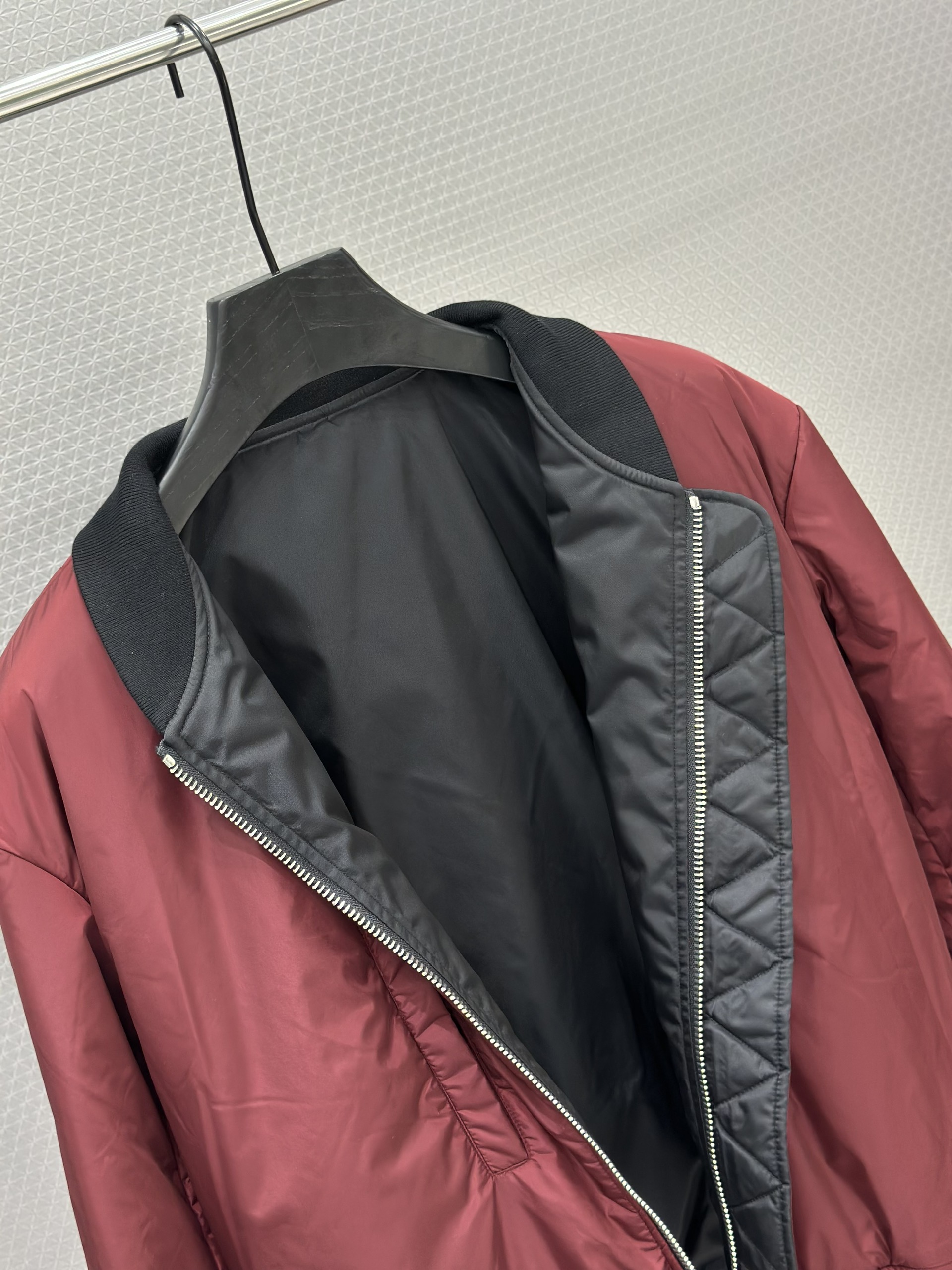 Áo khoác gió Gucci GC 9600 2 mặt Đen Đỏ Like Auth S-L VTN