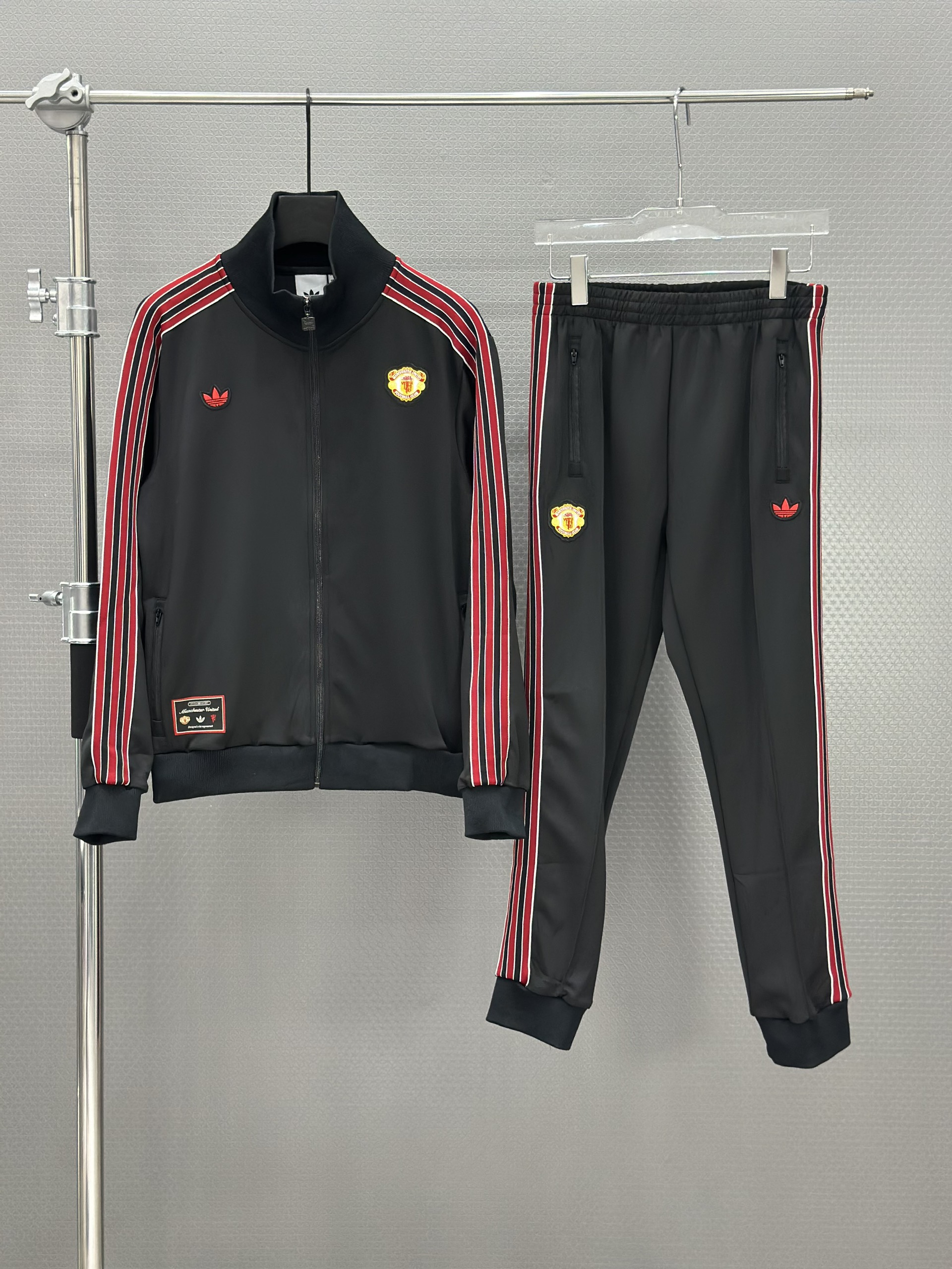 Set bộ thu đông Adidas MU khóa kẻ viền Đỏ Like Auth S-XL VTN