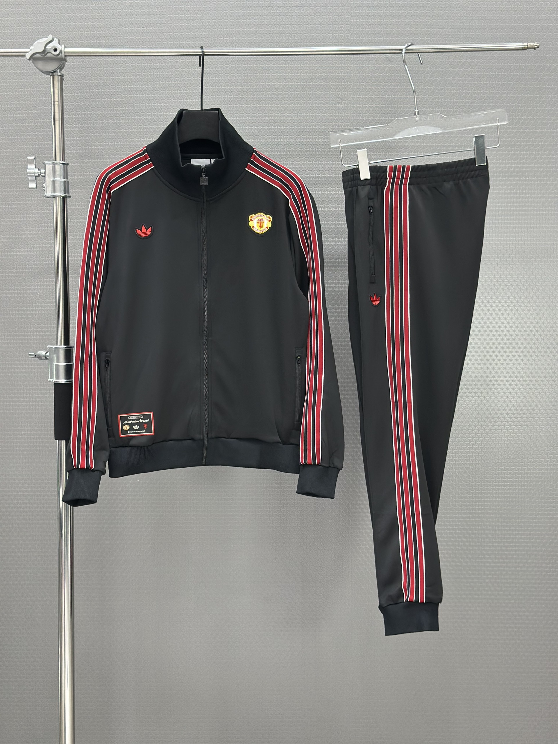 Set bộ thu đông Adidas MU khóa kẻ viền Đỏ Like Auth S-XL VTN