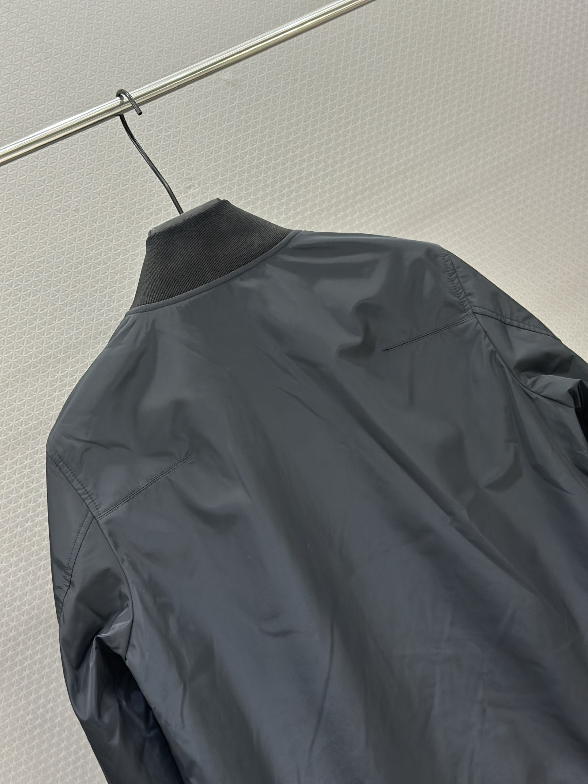 Áo khoác gió Dior CD 12001 túi khóa ZIP Like Auth 48-52 VTN