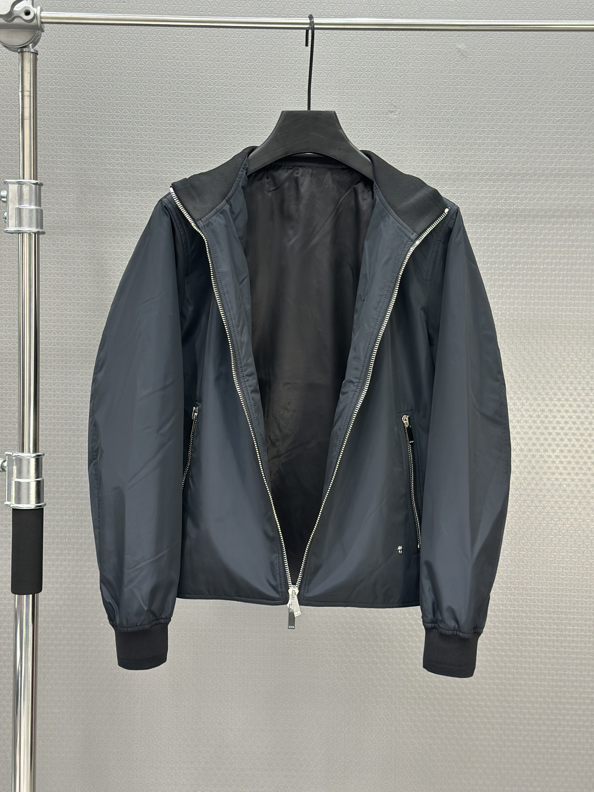 Áo khoác gió Dior CD 12001 túi khóa ZIP Like Auth 48-52 VTN