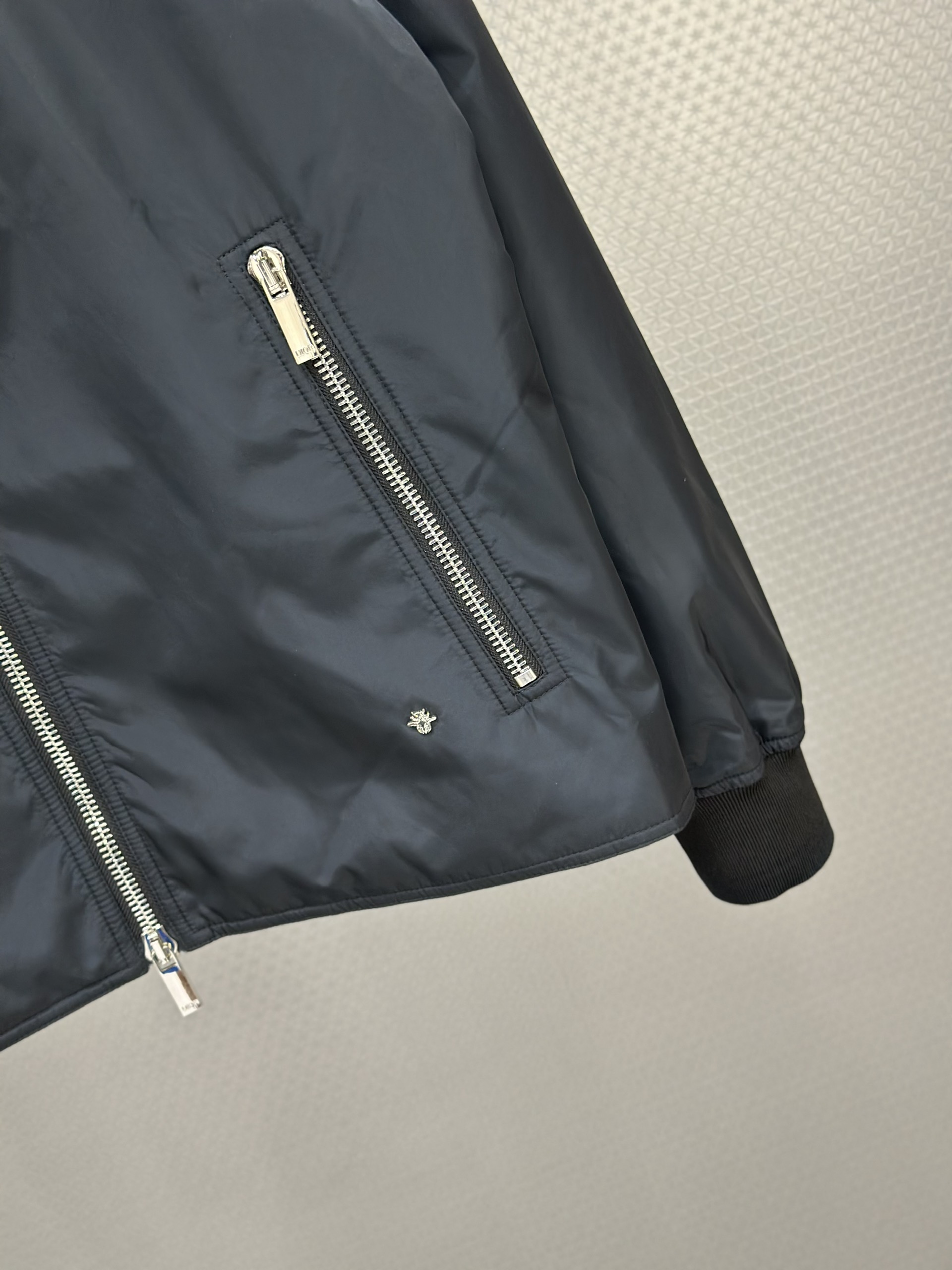 Áo khoác gió Dior CD 12001 túi khóa ZIP Like Auth 48-52 VTN