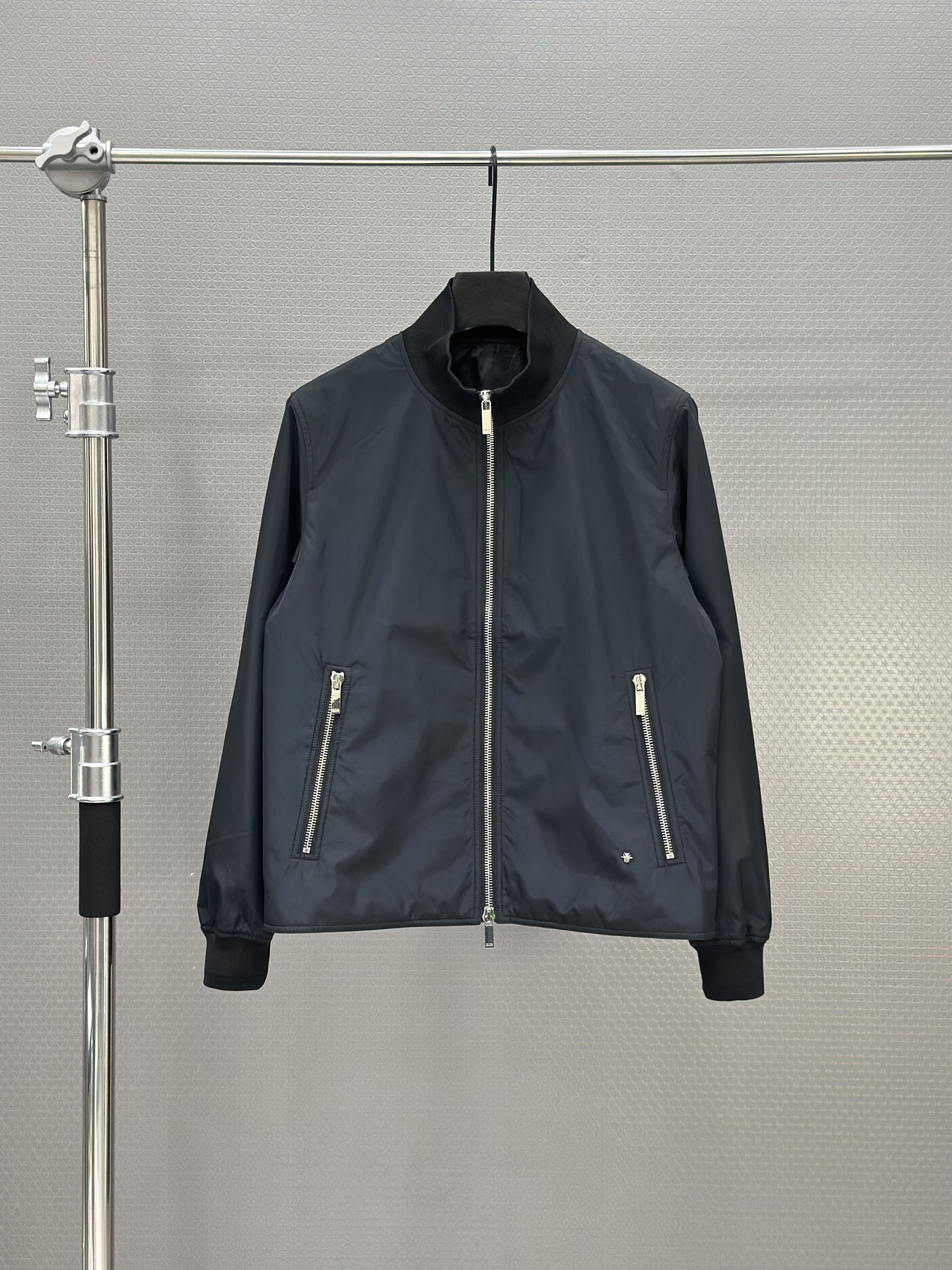 Áo khoác gió Dior CD 12001 túi khóa ZIP Like Auth 48-52 VTN