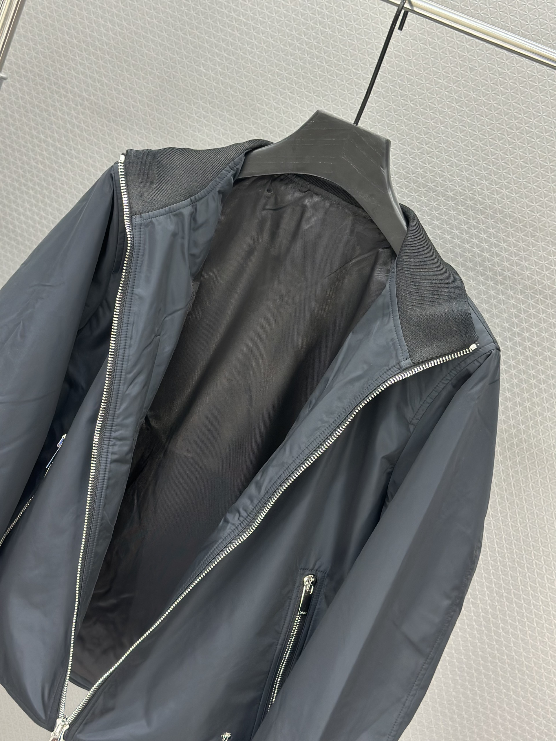 Áo khoác gió Dior CD 12001 túi khóa ZIP Like Auth 48-52 VTN