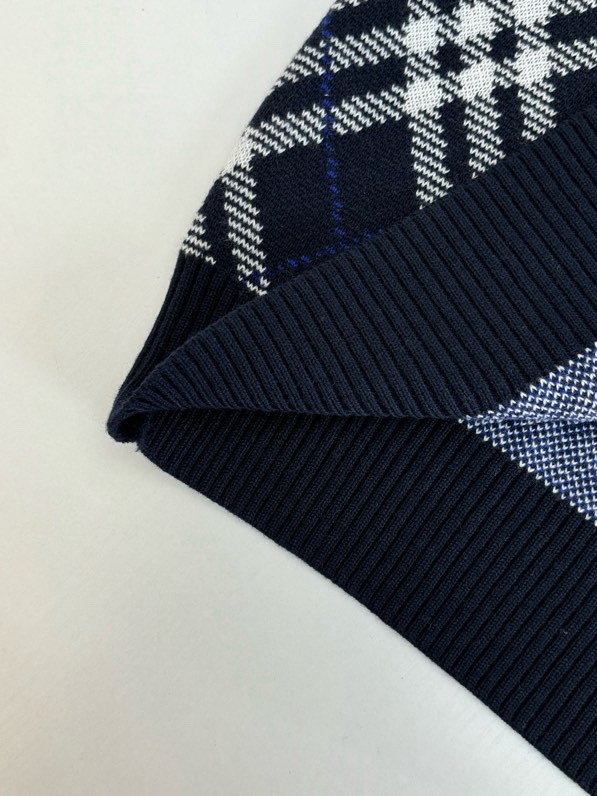 Áo sweater len Burberry BBR 86321 Xanh than kẻ Trắng Đen Like Auth S-L VTN