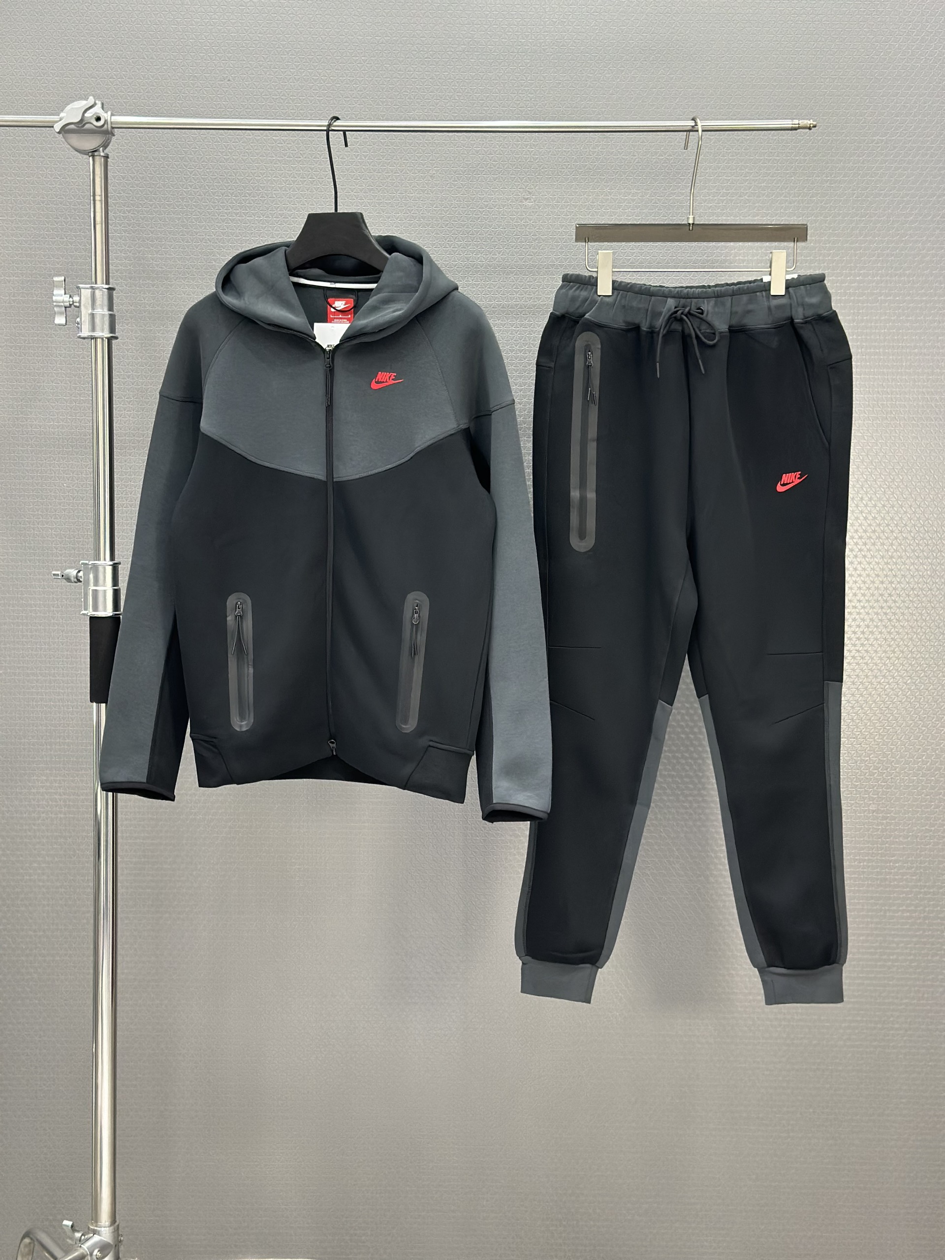 Set bộ thu đông Nike khóa mũ Xám Đen logo Đỏ Like Auth M-XL VTN