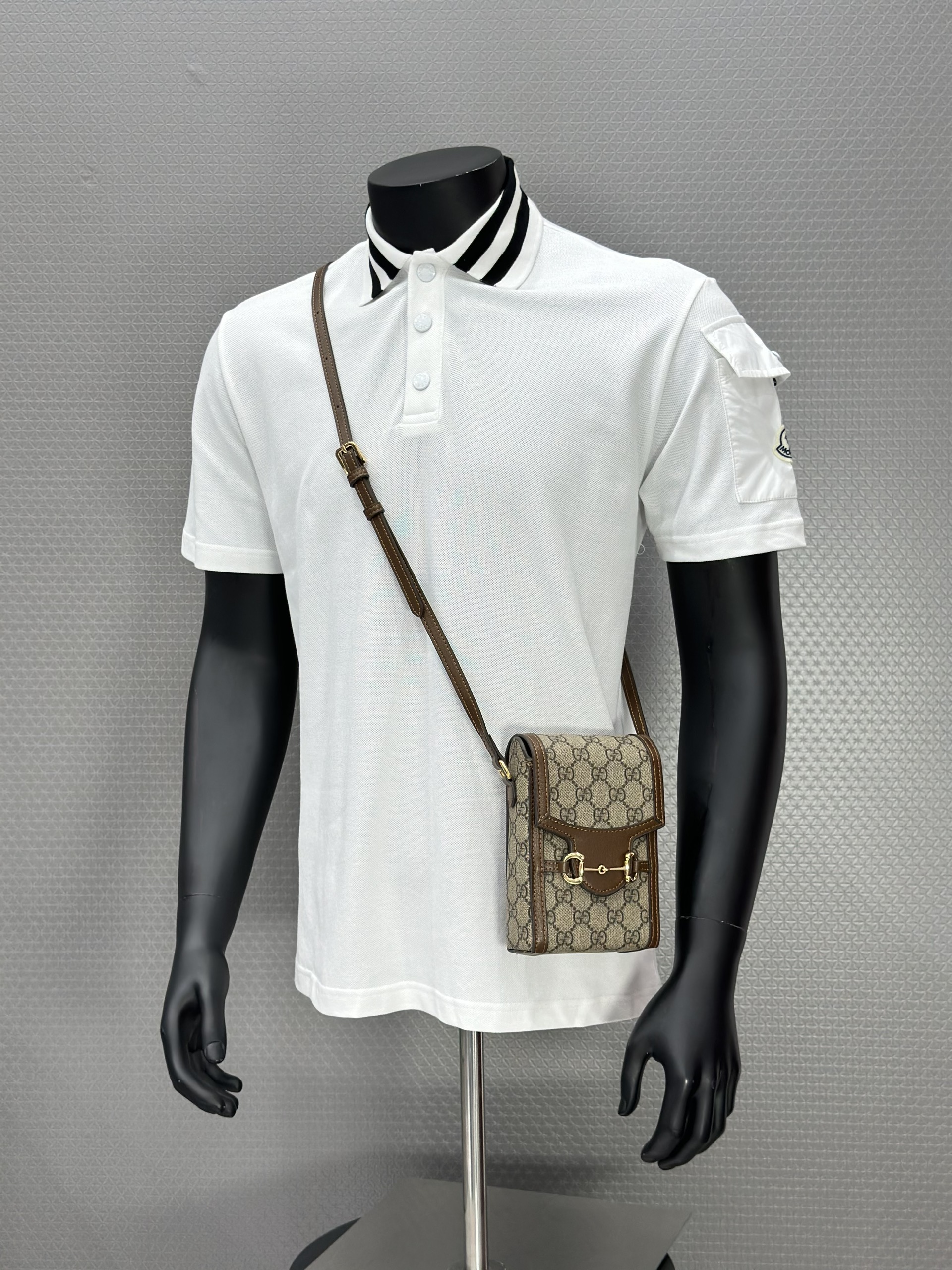 Áo polo Moncler Trắng kẻ cổ Đen phối túi tay Like Auth XS-L VTN