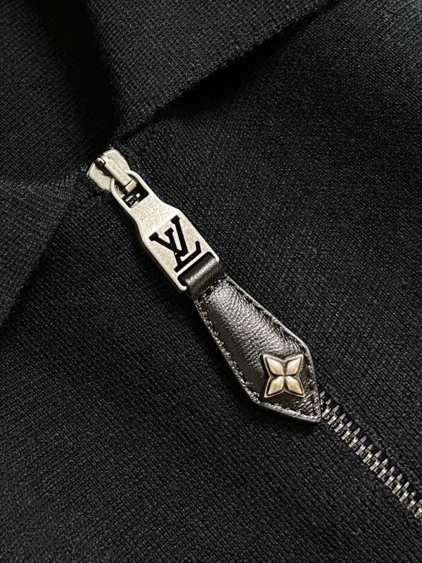 Áo khoác len Louis Vuitton LV Đen khóa cổ bẻ logo tag da Like Auth S-L VTN