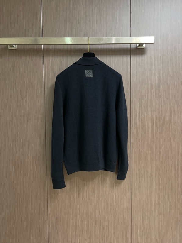 Áo khoác len Louis Vuitton LV Đen khóa cổ bẻ logo tag da Like Auth S-L VTN