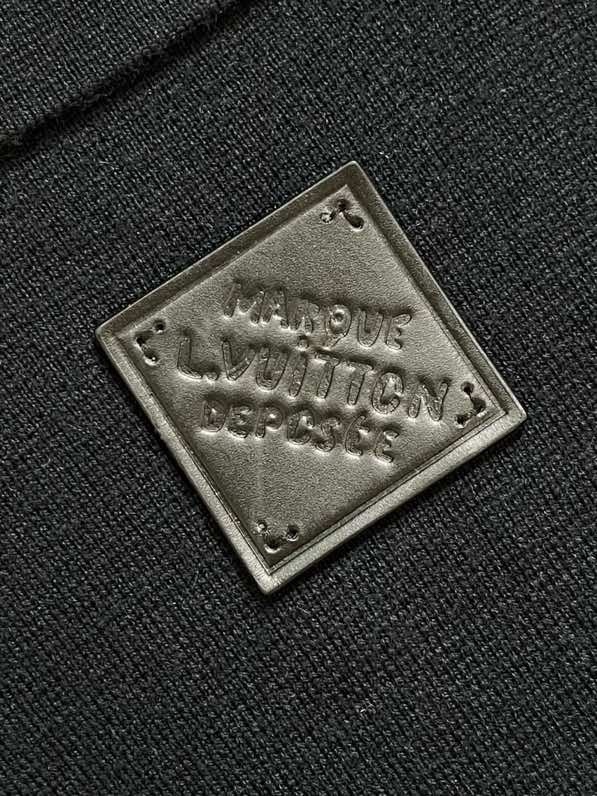 Áo khoác len Louis Vuitton LV Đen khóa cổ bẻ logo tag da Like Auth S-L VTN