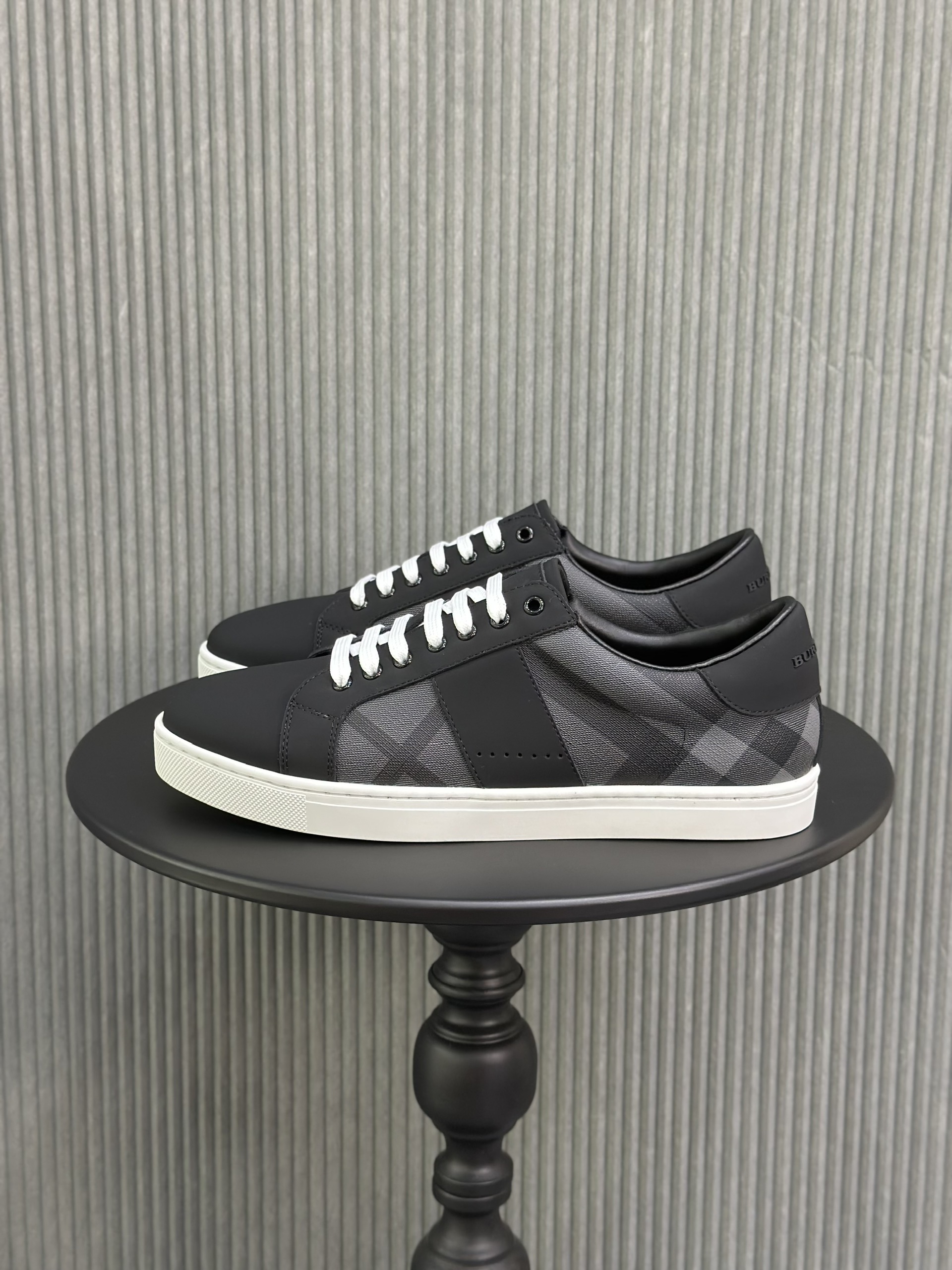 Giày sneaker Burberry BBR Xám kẻ Like Auth 38-43 VTN