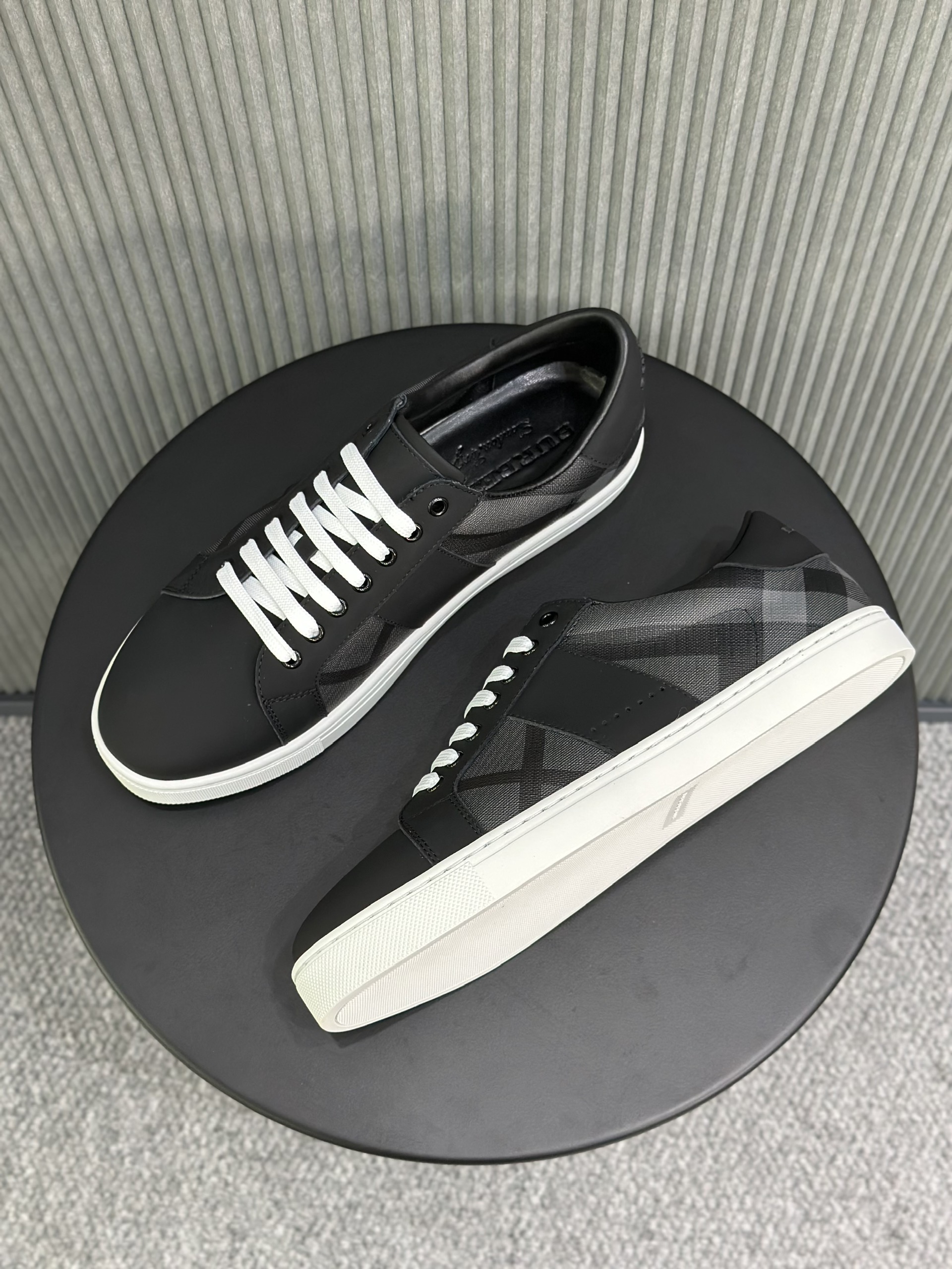 Giày sneaker Burberry BBR Xám kẻ Like Auth 38-43 VTN