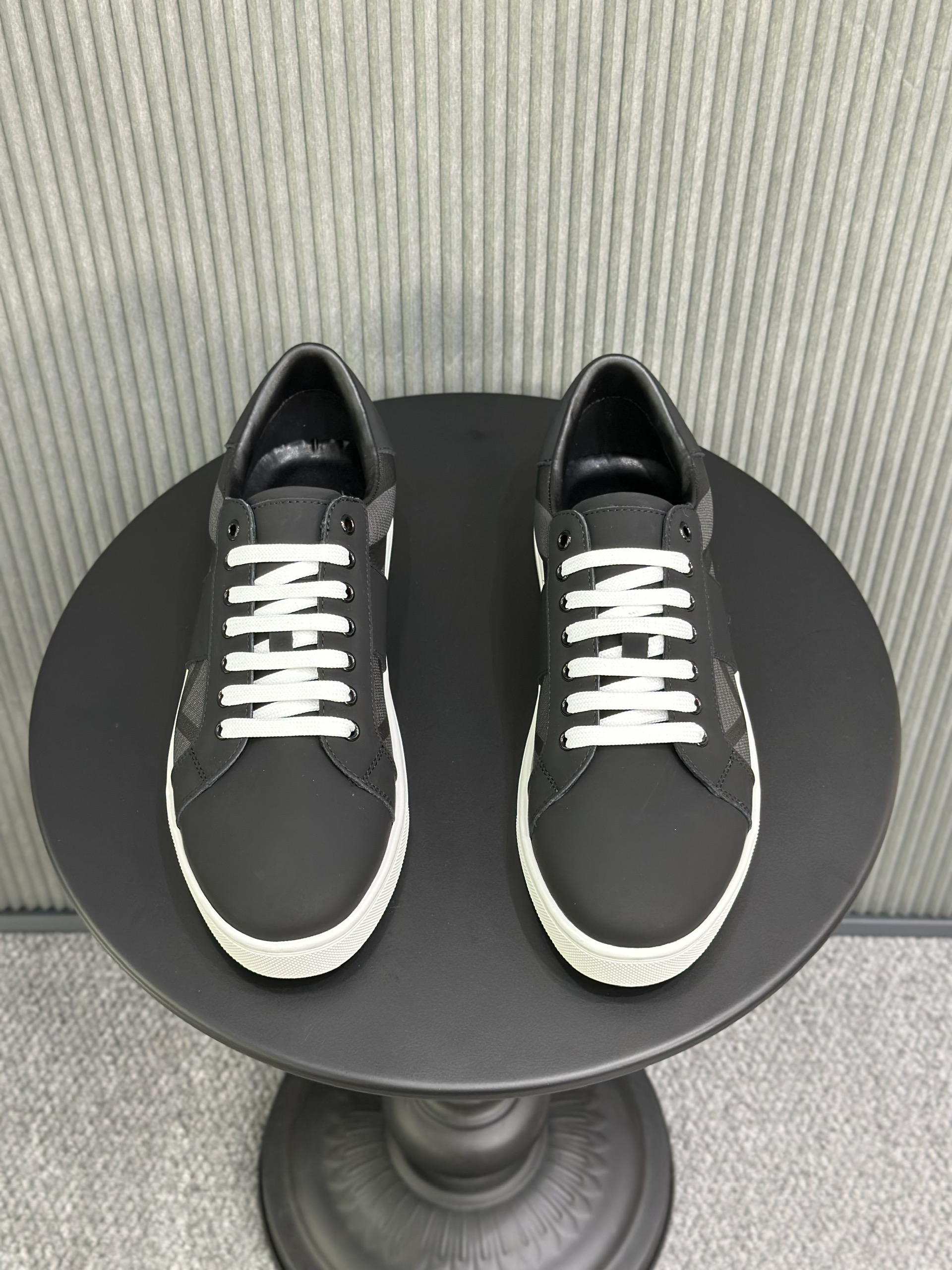 Giày sneaker Burberry BBR Xám kẻ Like Auth 38-43 VTN