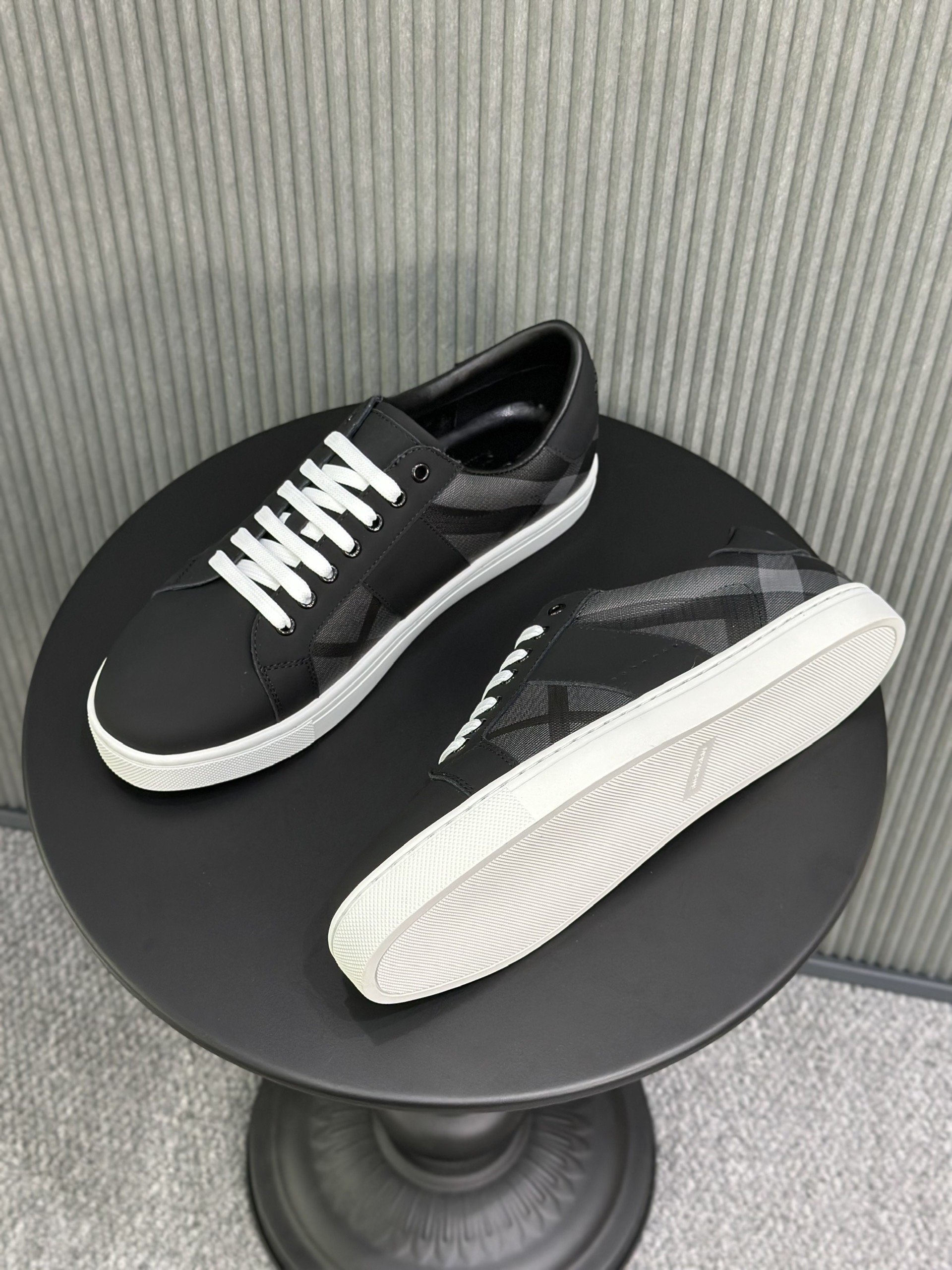 Giày sneaker Burberry BBR Xám kẻ Like Auth 38-43 VTN