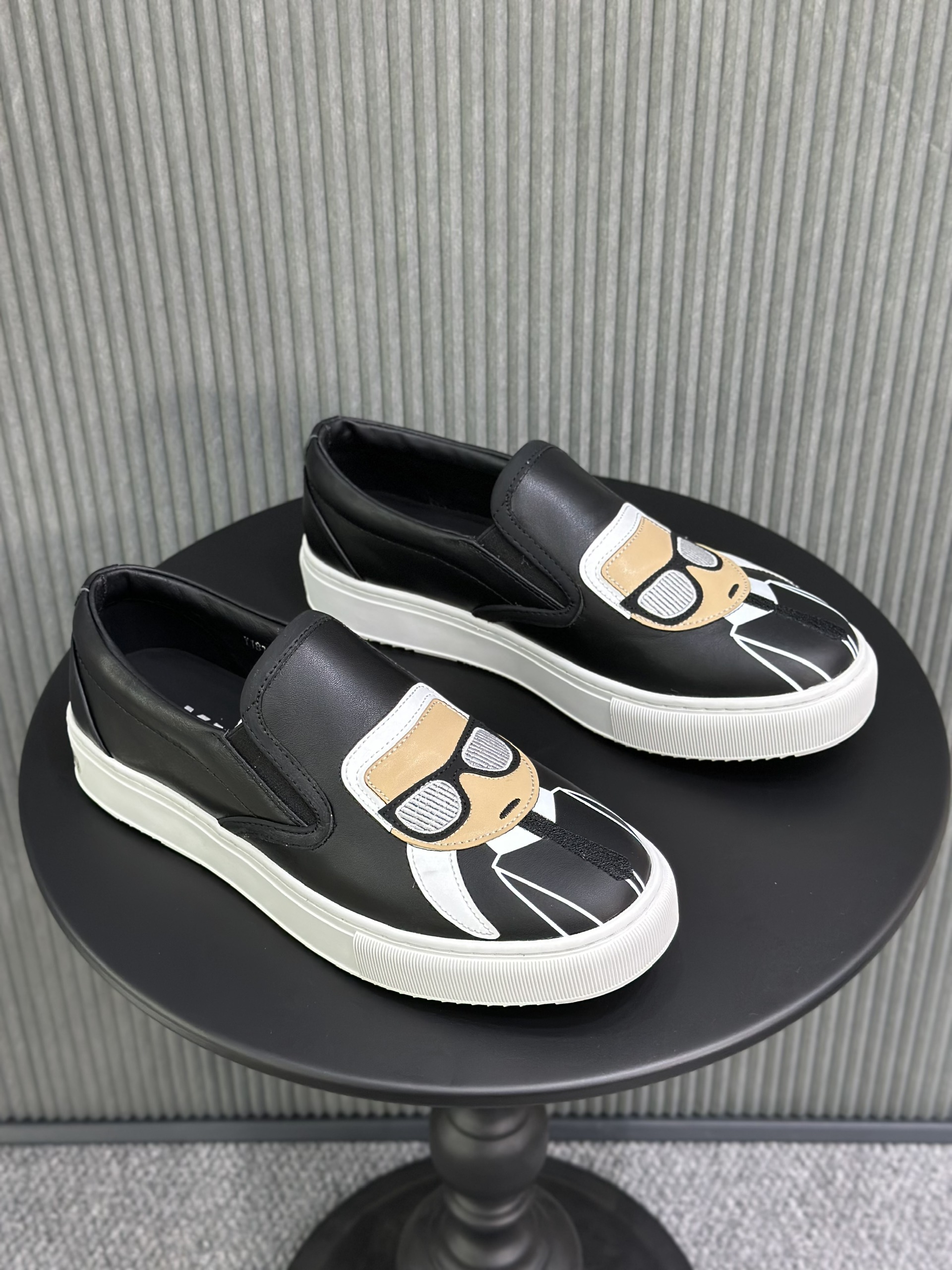 Giày slipon Karl Đen họa tiết dân chơi Like Auth 38-43 VTN