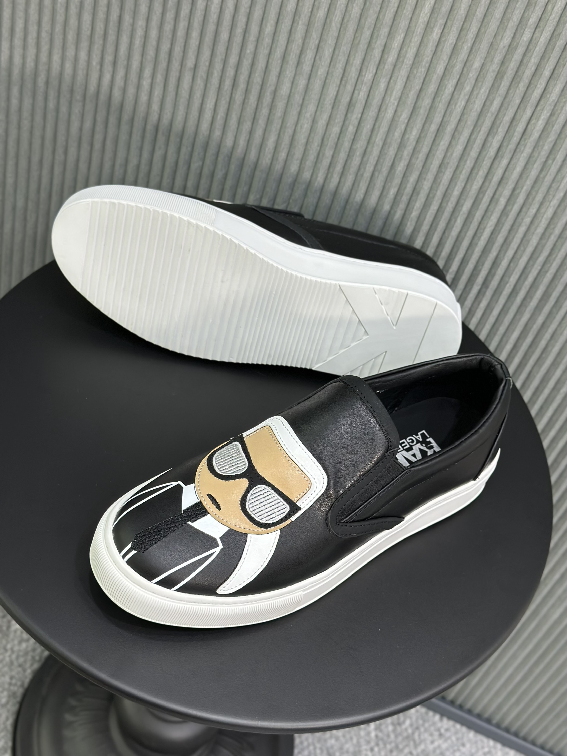 Giày slipon Karl Đen họa tiết dân chơi Like Auth 38-43 VTN