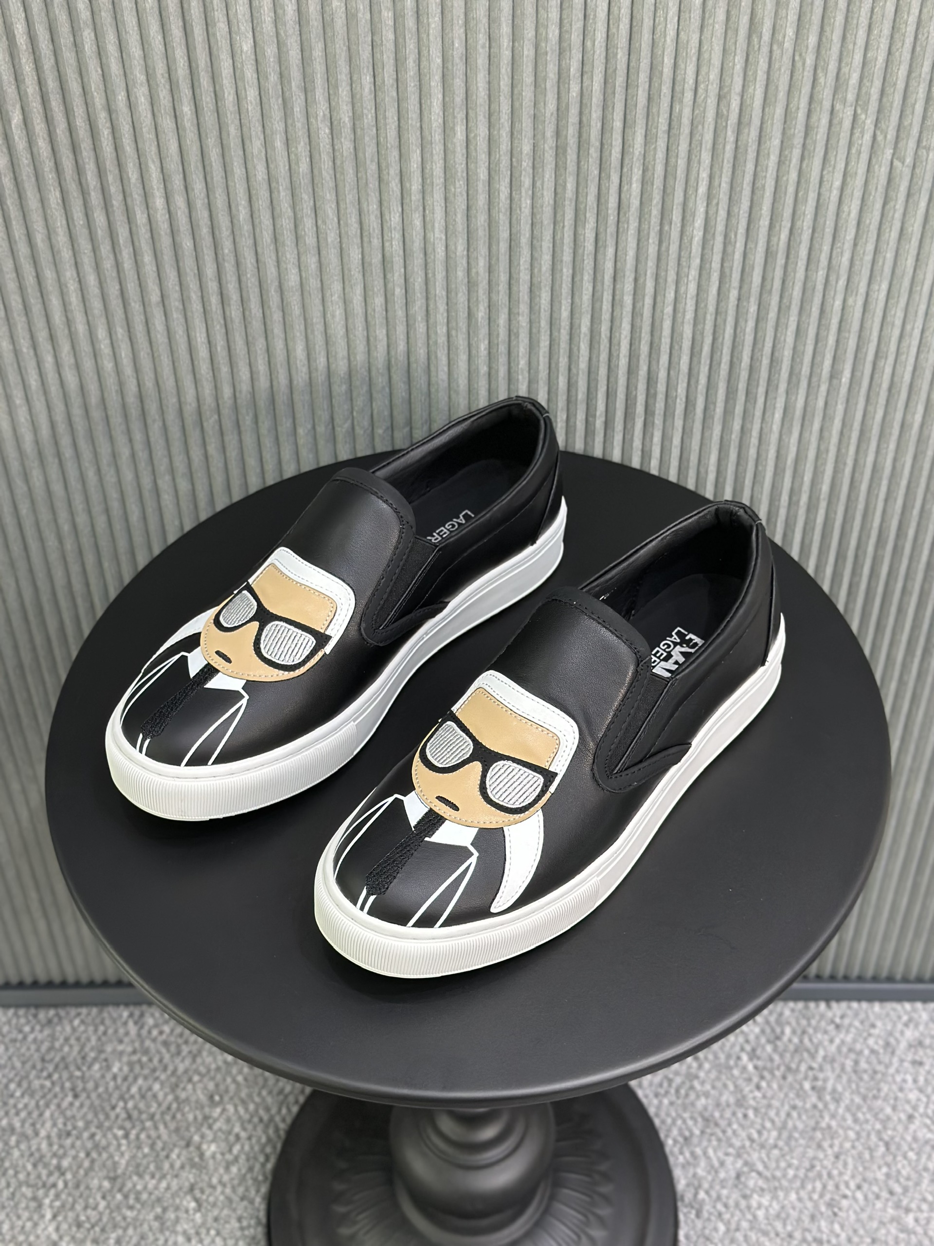 Giày slipon Karl Đen họa tiết dân chơi Like Auth 38-43 VTN