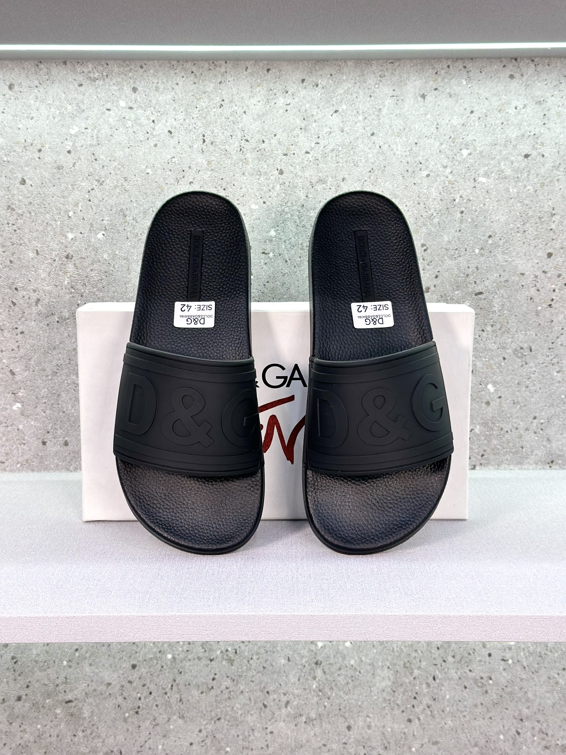 Dép lê quai ngang Dolce Gabbana DG Đen logo chữ nổi Like Auth on web fullbox bill thẻ VTN