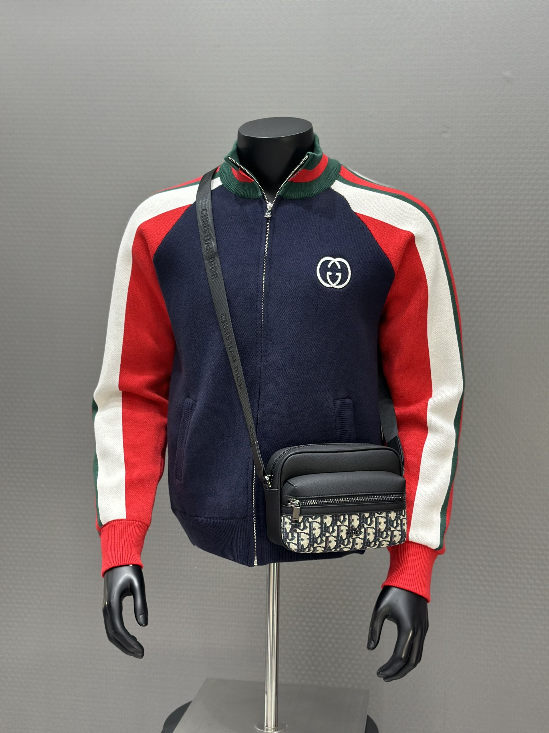 Áo khoác len khóa Gucci GC Xanh Than kẻ tay Xanh Đỏ Trắng logo thêu ngực Like Auth 48-54 VTN
