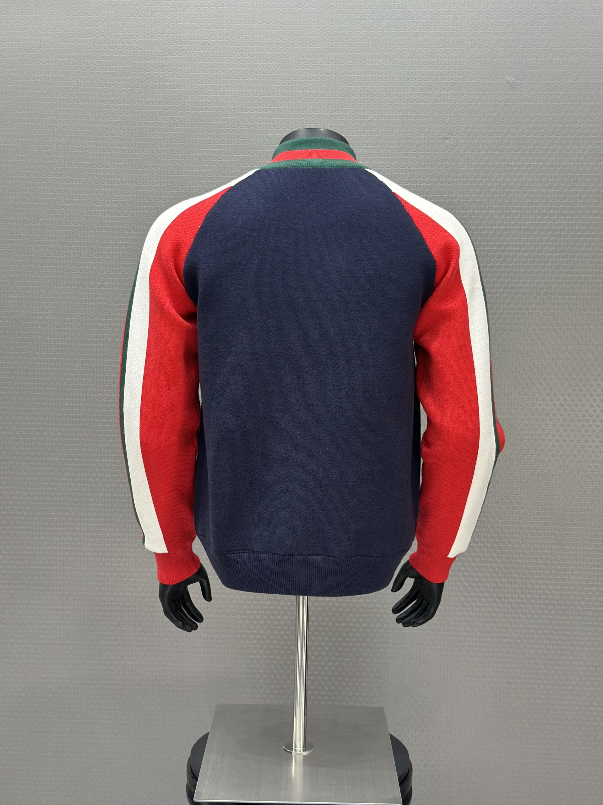 Áo khoác len khóa Gucci GC Xanh Than kẻ tay Xanh Đỏ Trắng logo thêu ngực Like Auth 48-54 VTN