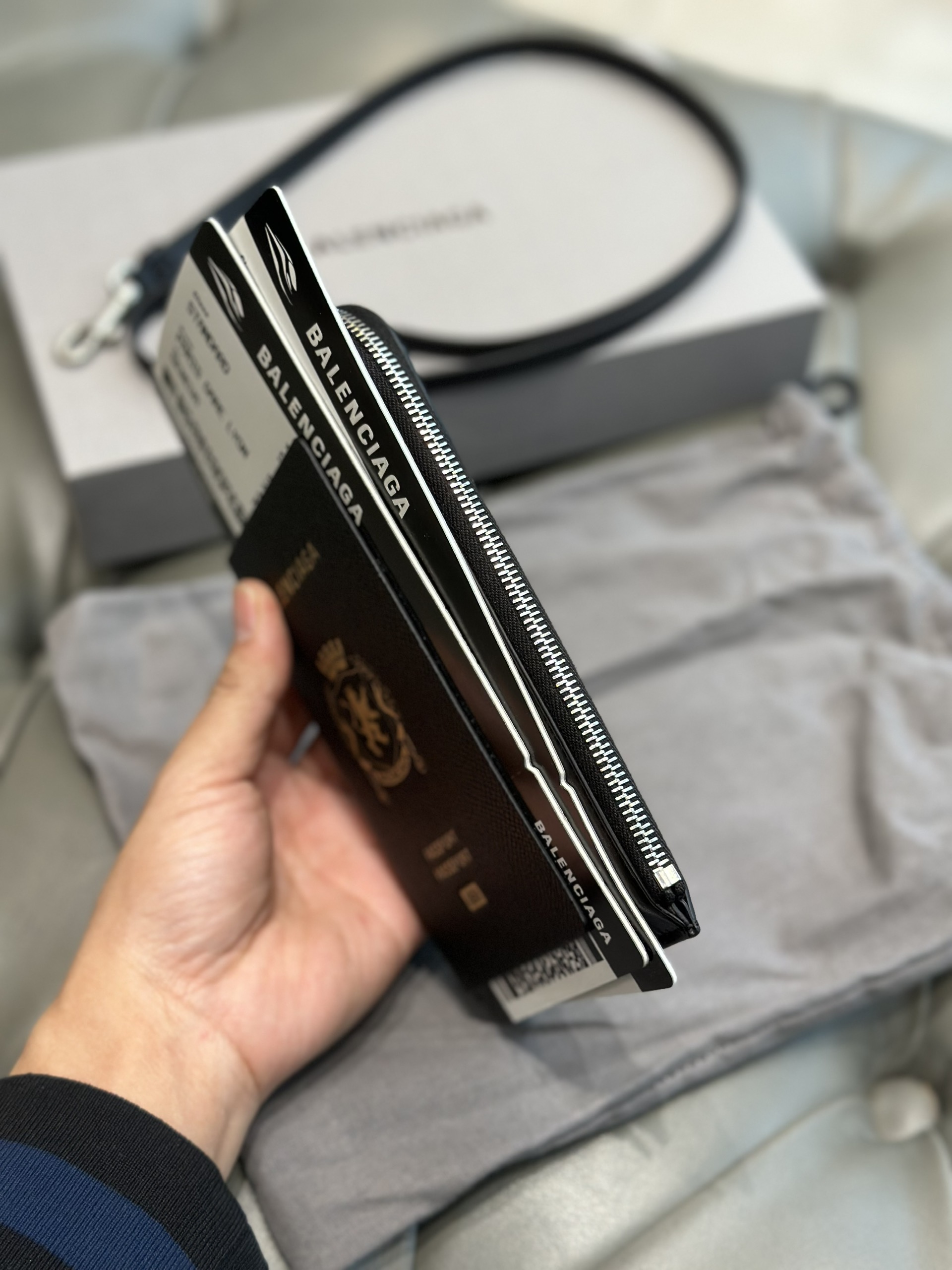 Túi đeo chéo Balenciaga hình hộ chiếu bản 1-1 on web VTN