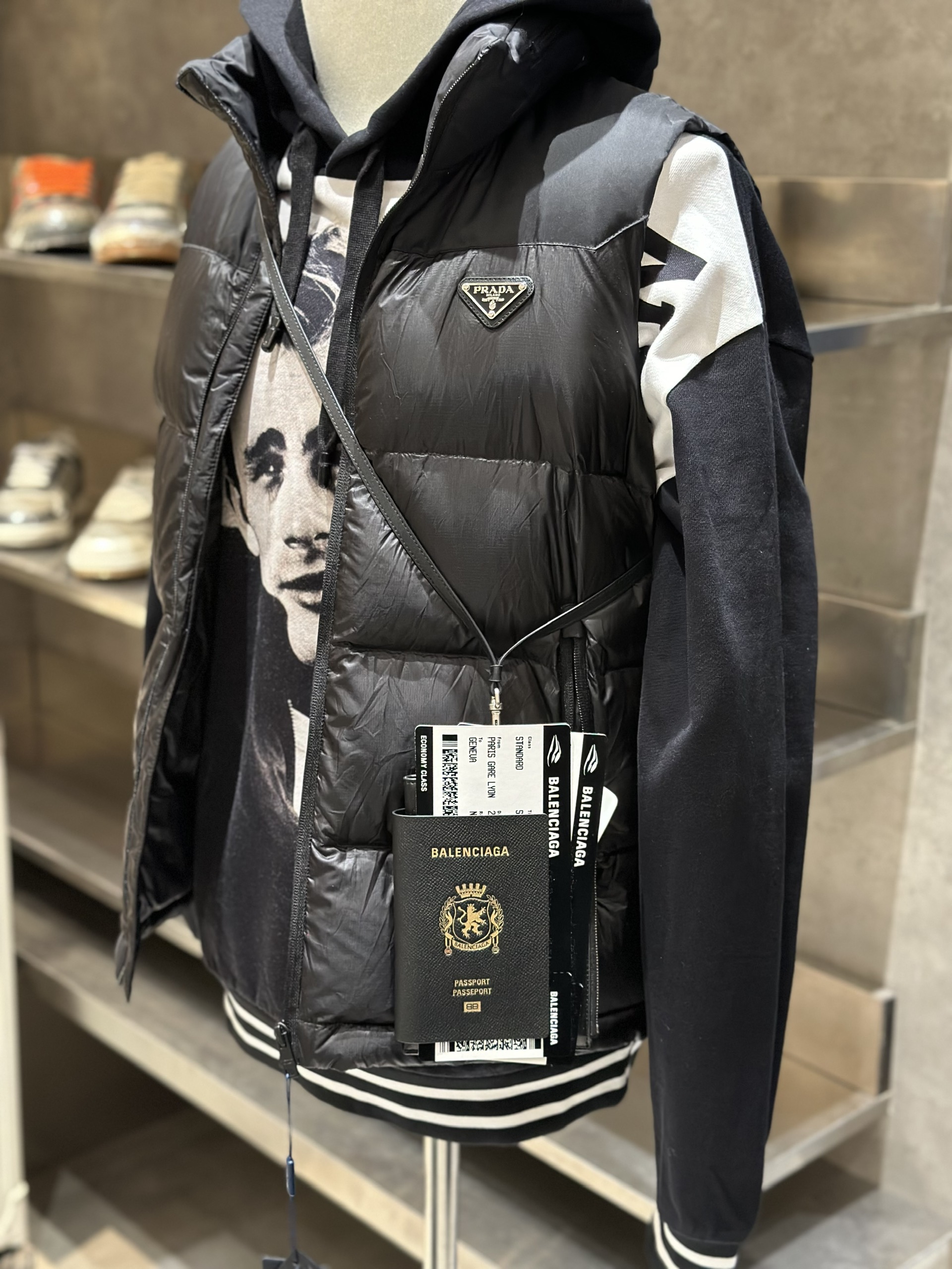 Túi đeo chéo Balenciaga hình hộ chiếu bản 1-1 on web VTN