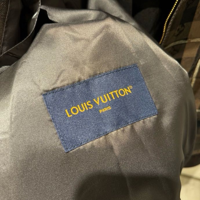 Áo khoác Hoodie khóa Louis Vuitton LV 1361 Nâu kẻ logo to Like Auth S-L VTN