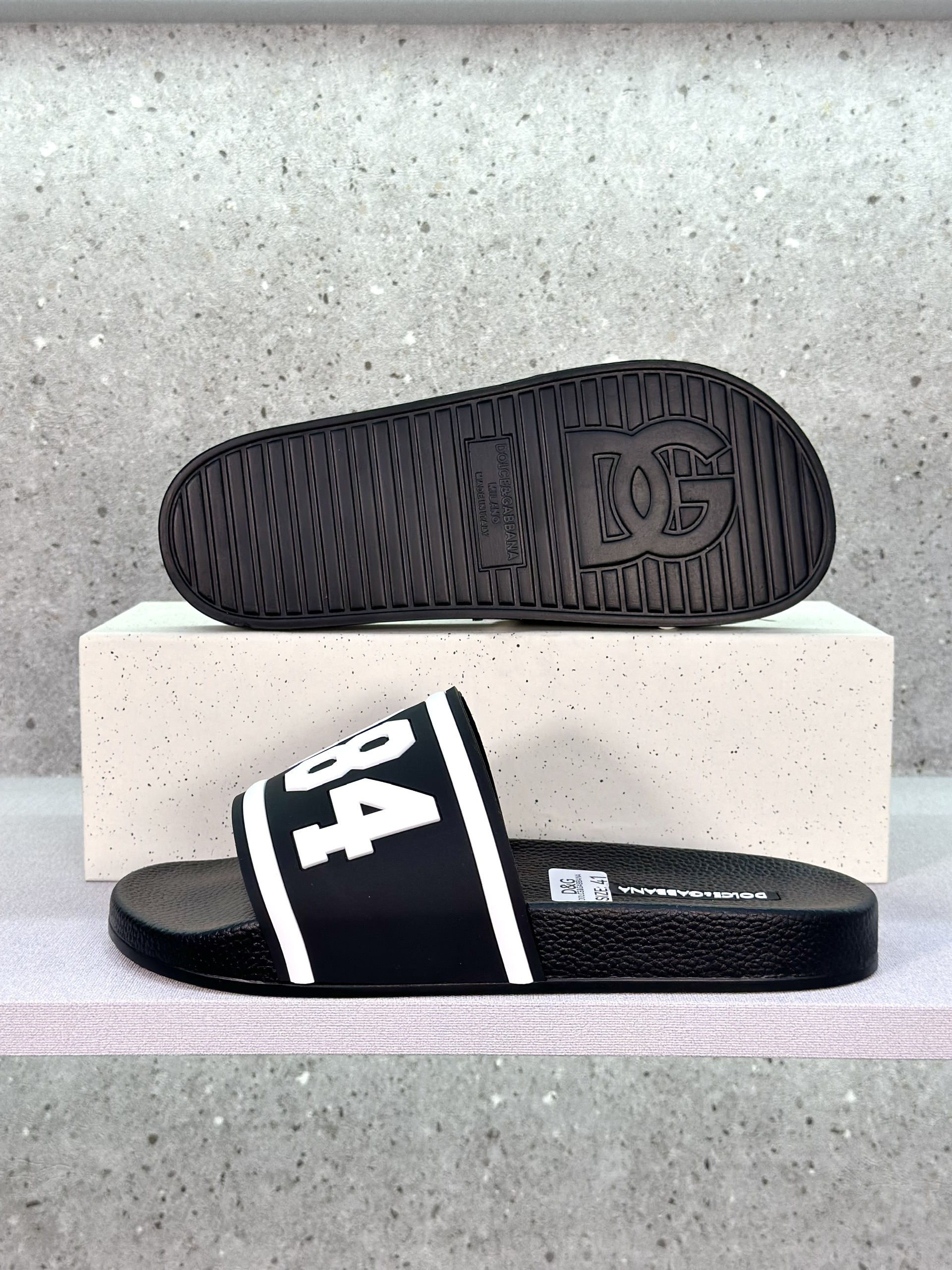 Dép lê quai ngang Dolce Gabbana DG Đen logo DG 1984 Trắng nổi Like Auth on web fullbox bill thẻ VTN