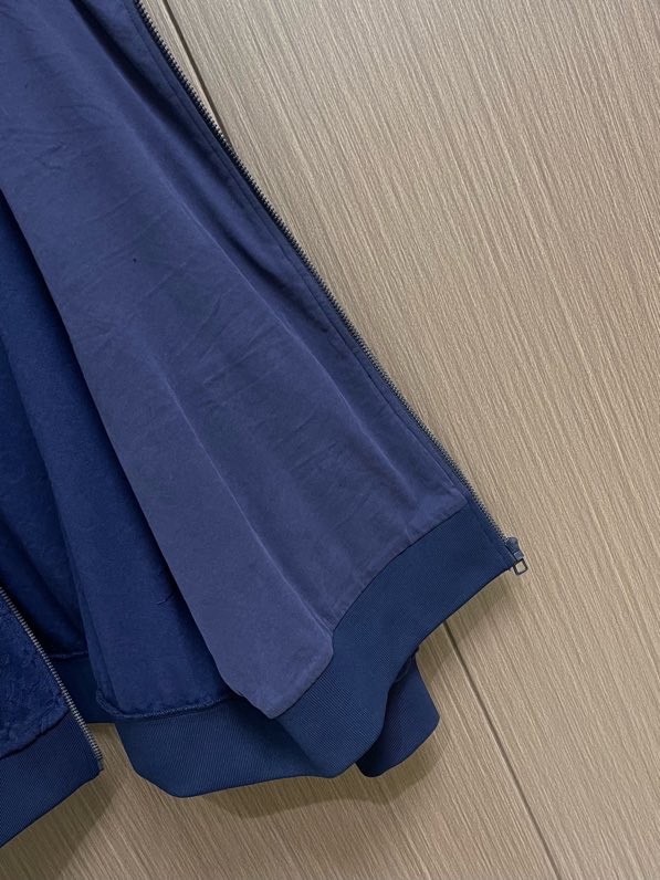 Áo khoác nhung Louis Vuitton LV 25361 Xanh Than khóa mũ Monogram dập nổi Like Auth S-L VTN