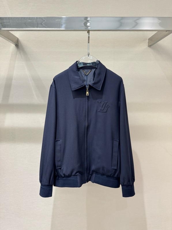 3 Áo khoác Louis Vuitton LV 7612 Xanh Than logo dập nổi ngực khóa Vàng Like Auth S-L VTN