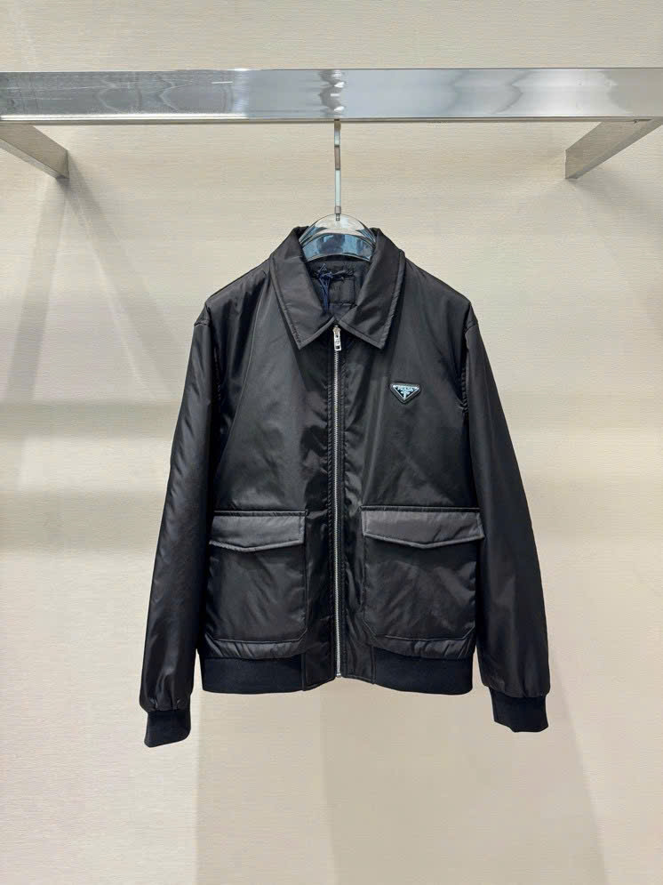 Áo khoác Prada cổ bẻ túi bụng logo ngực Like Auth S-L VTN