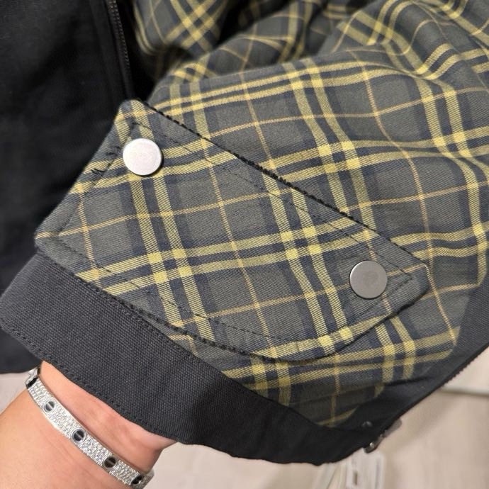 Áo khoác Burberry BBR 7060 Đen logo thêu ngực kẻ lót trong Like Auth S-L VTN