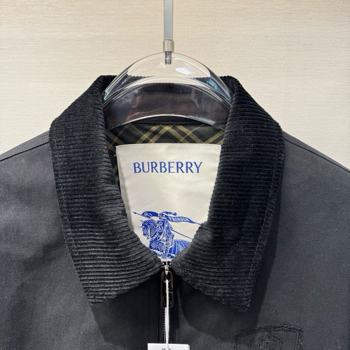 Áo khoác Burberry BBR 7060 Đen logo thêu ngực kẻ lót trong Like Auth S-L VTN