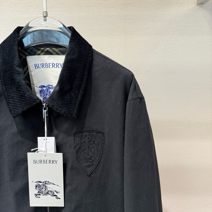 Áo khoác Burberry BBR 7060 Đen logo thêu ngực kẻ lót trong Like Auth S-L VTN
