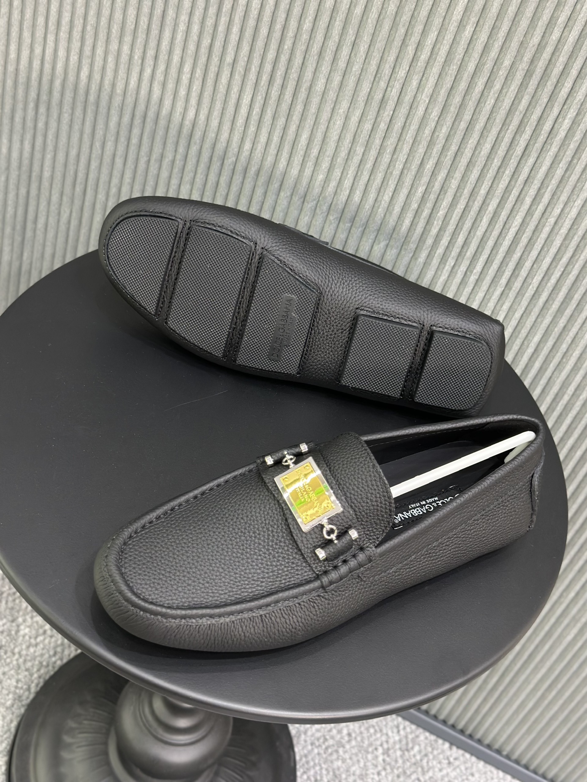 Giày Moca Dolce Gabbana DG Đen sần tag vuông Like Auth 38-43 VTN