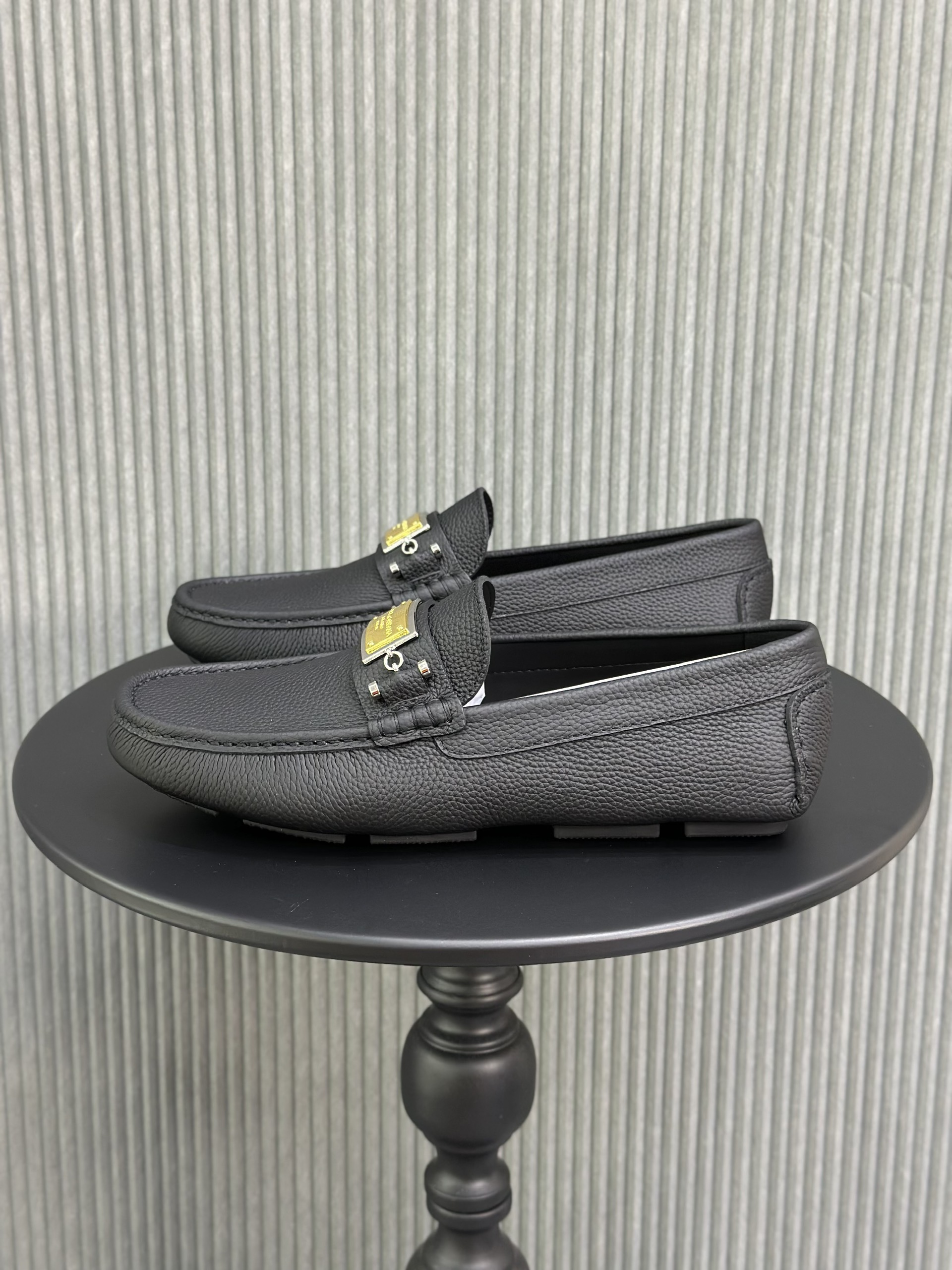 Giày Moca Dolce Gabbana DG Đen sần tag vuông Like Auth 38-43 VTN