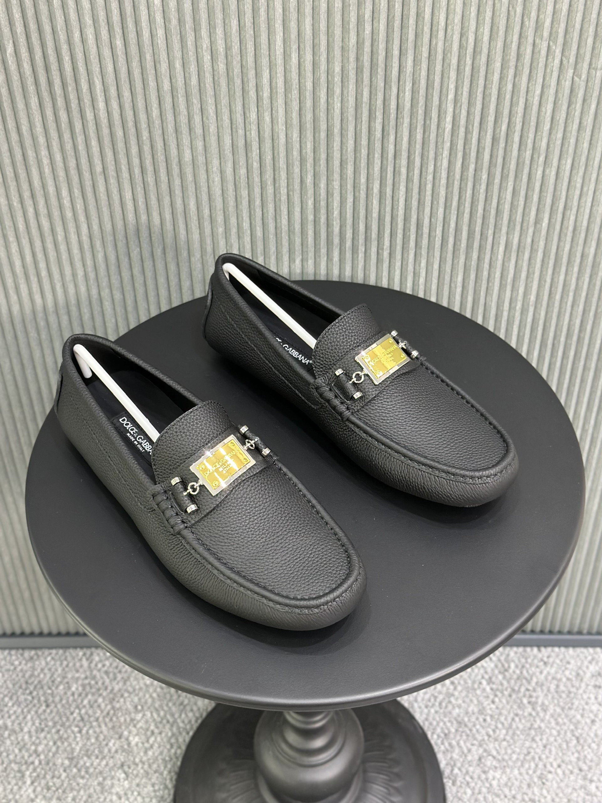 Giày Moca Dolce Gabbana DG Đen sần tag vuông Like Auth 38-43 VTN