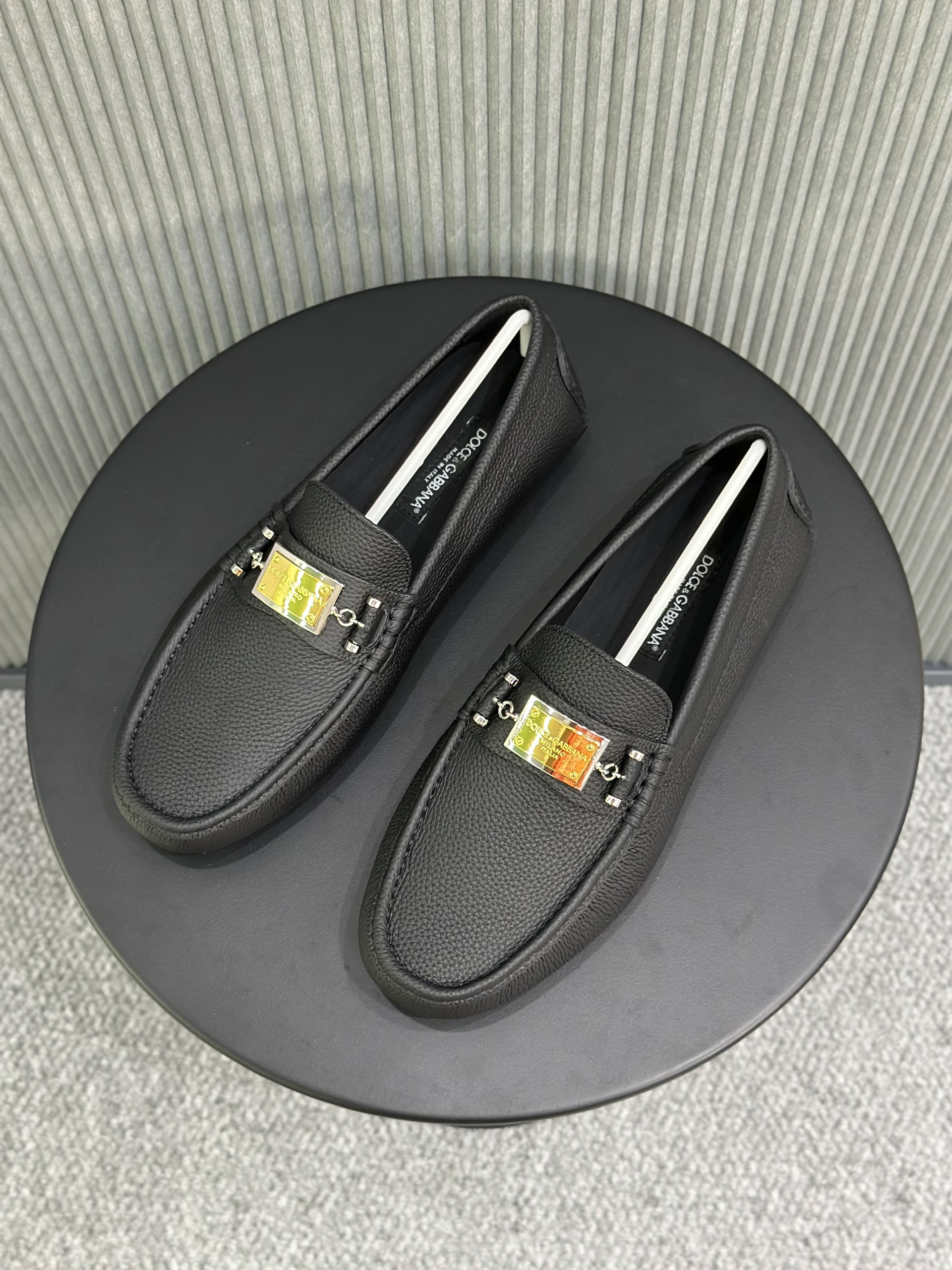 Giày Moca Dolce Gabbana DG Đen sần tag vuông Like Auth 38-43 VTN