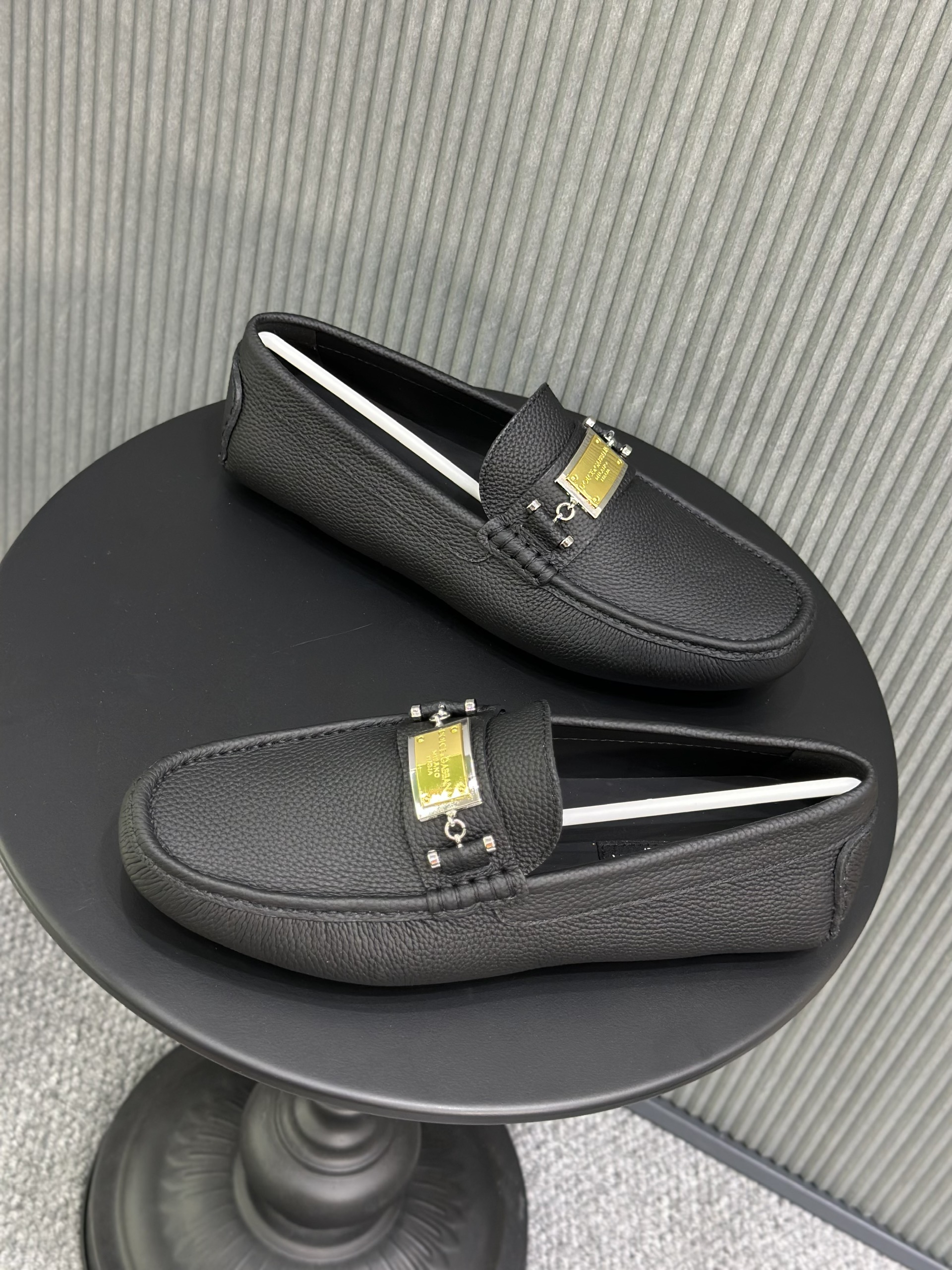 Giày Moca Dolce Gabbana DG Đen sần tag vuông Like Auth 38-43 VTN