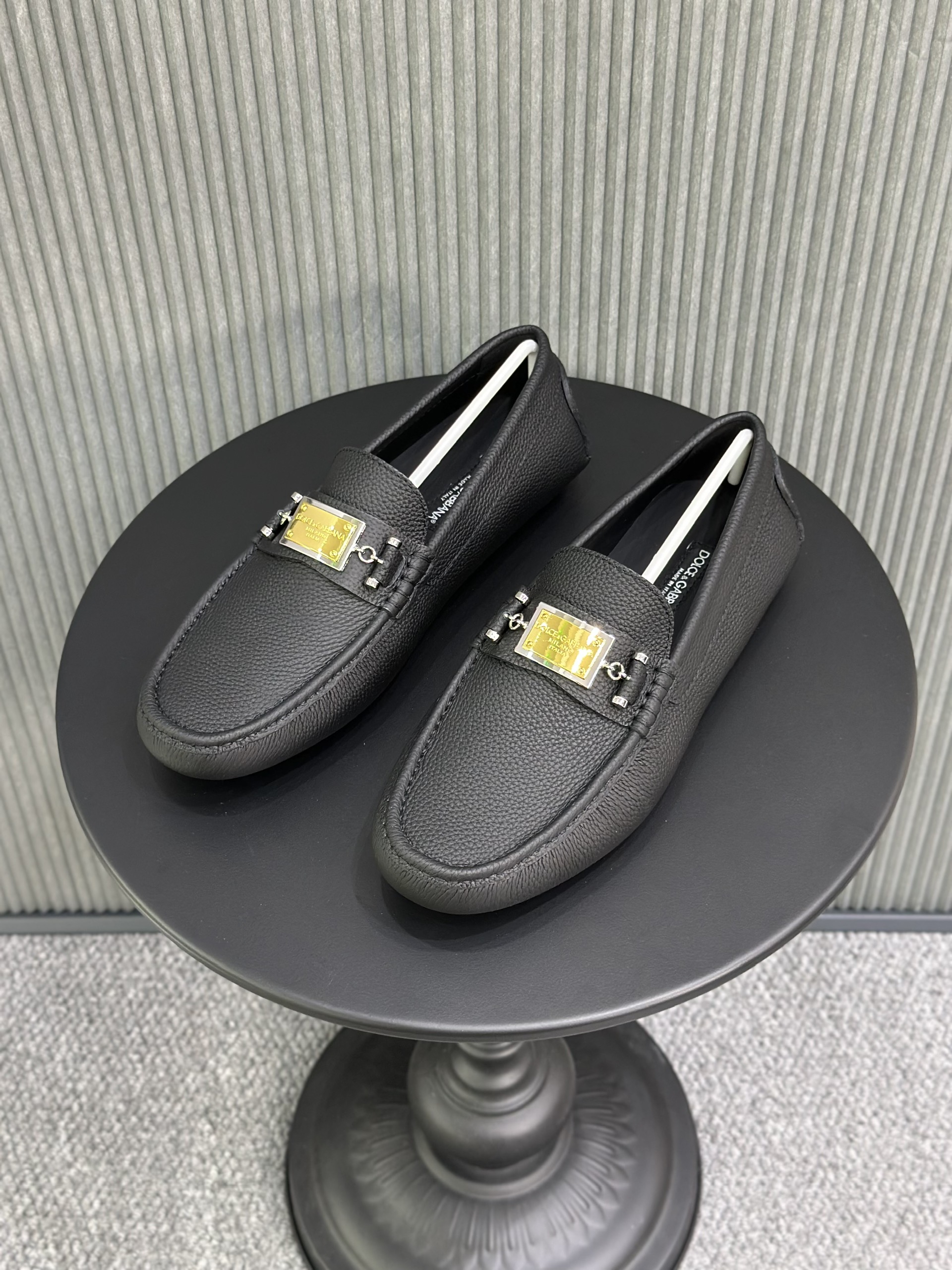 Giày Moca Dolce Gabbana DG Đen sần tag vuông Like Auth 38-43 VTN