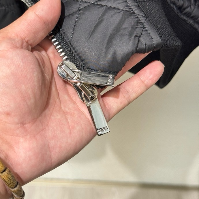 Áo khoác bomber phao Dior CD Đen dập vân quả Trám Like Auth S-L VTN