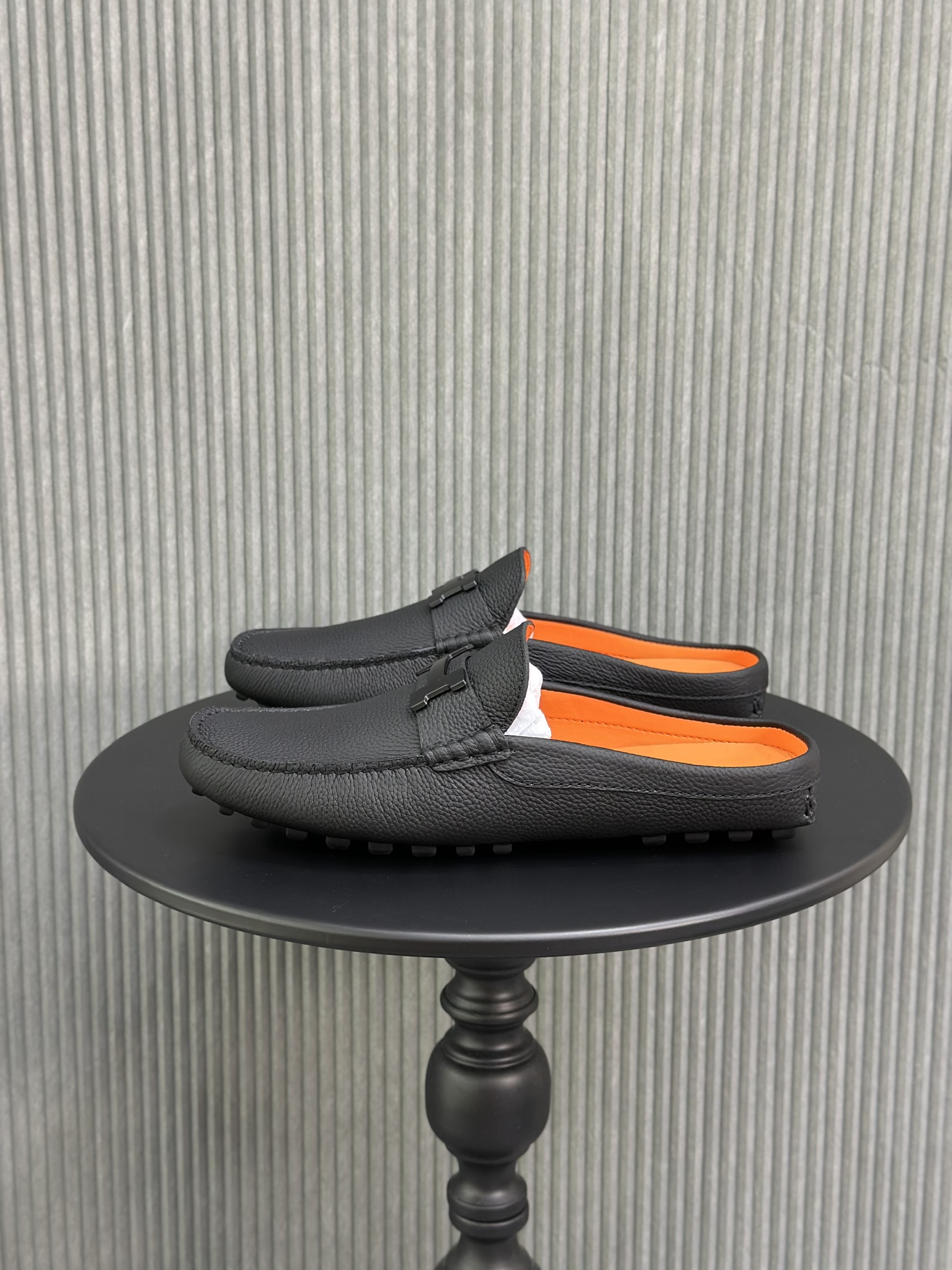 Giày sục Hermes HM Đen sần logo chữ H Like Auth 38-43 VTN