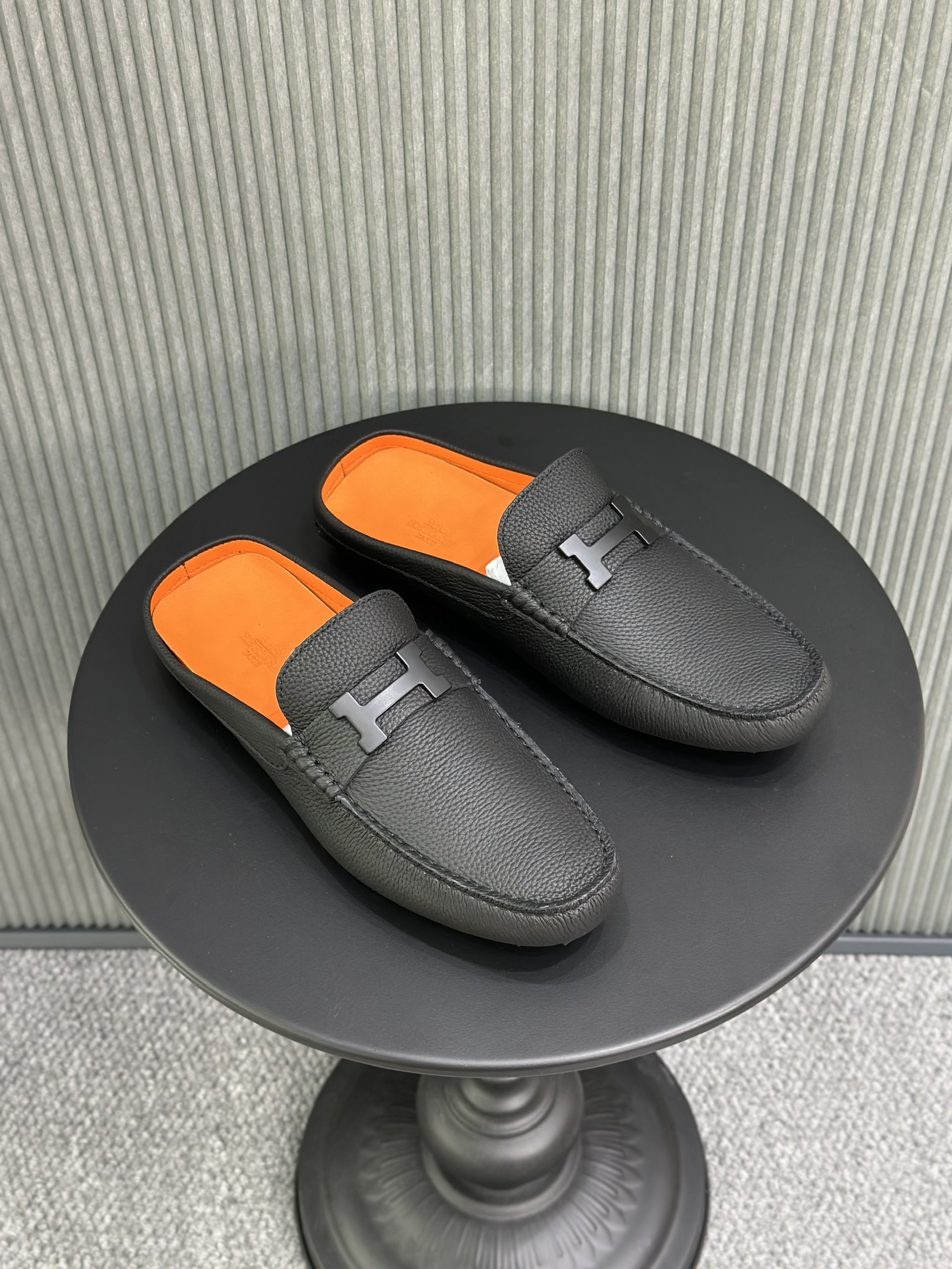 Giày sục Hermes HM Đen sần logo chữ H Like Auth 38-43 VTN