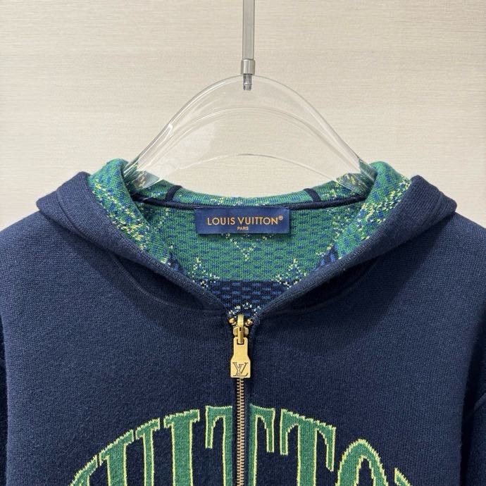 Áo khoác Hoodie khóa Louis Vuitton LV 1273 2 mặt túi bụng Like Auth S-L VTN