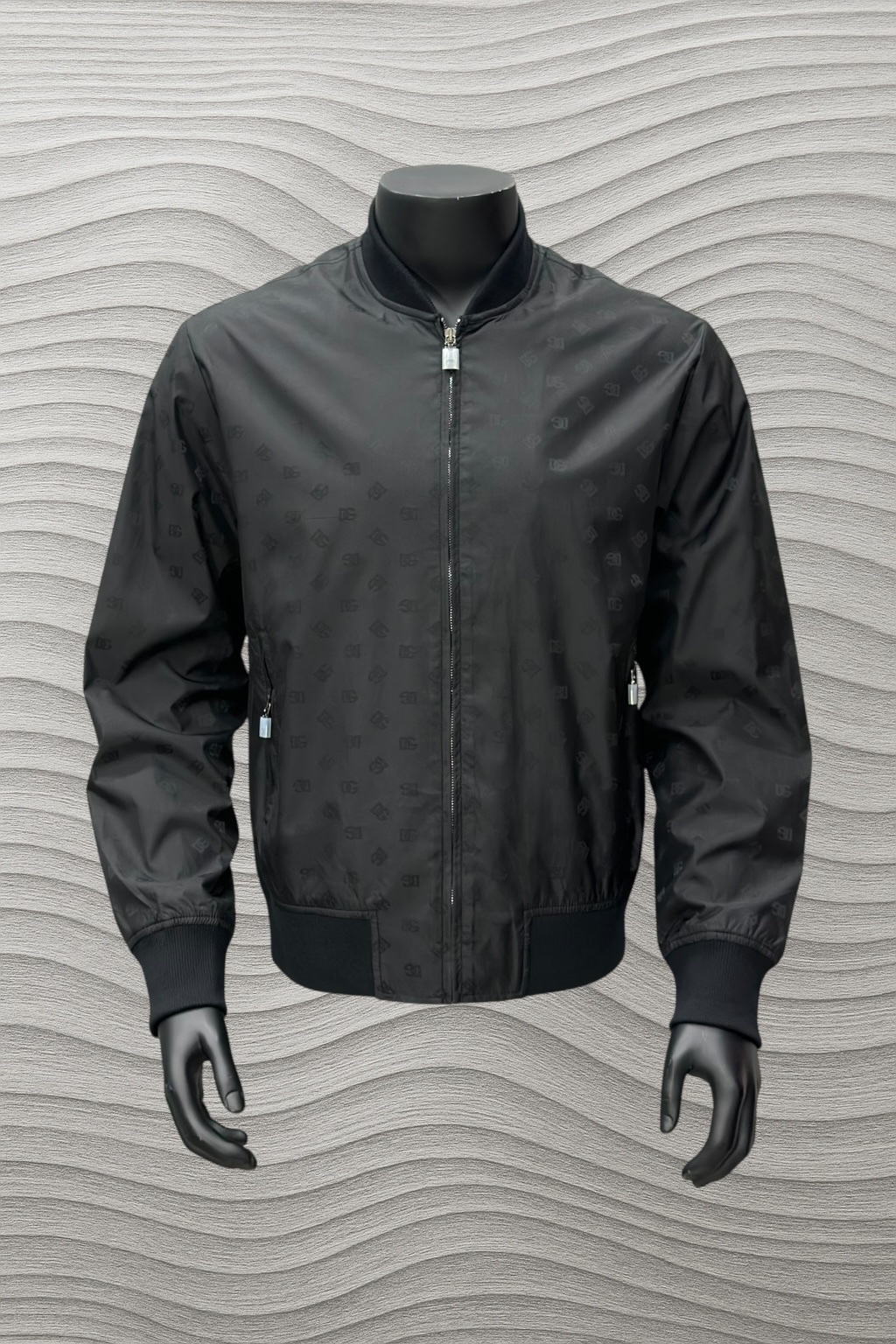 Áo khoác gió Dolce Gabbana DG đen logo nhỏ full 44-48 VTN