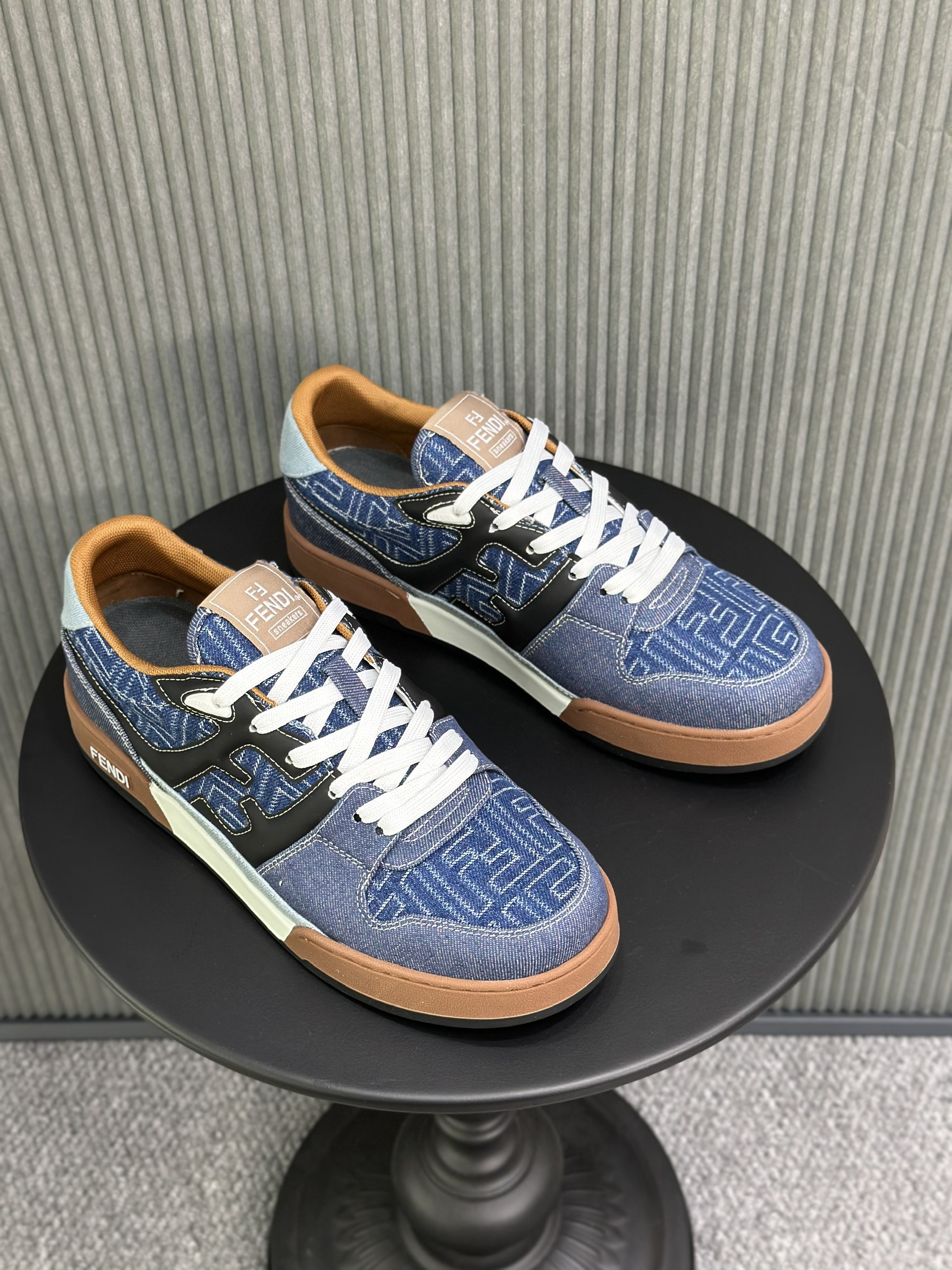Giày sneaker Fendi Vải Xanh viền đế Nâu Like Auth 38-43 VTN