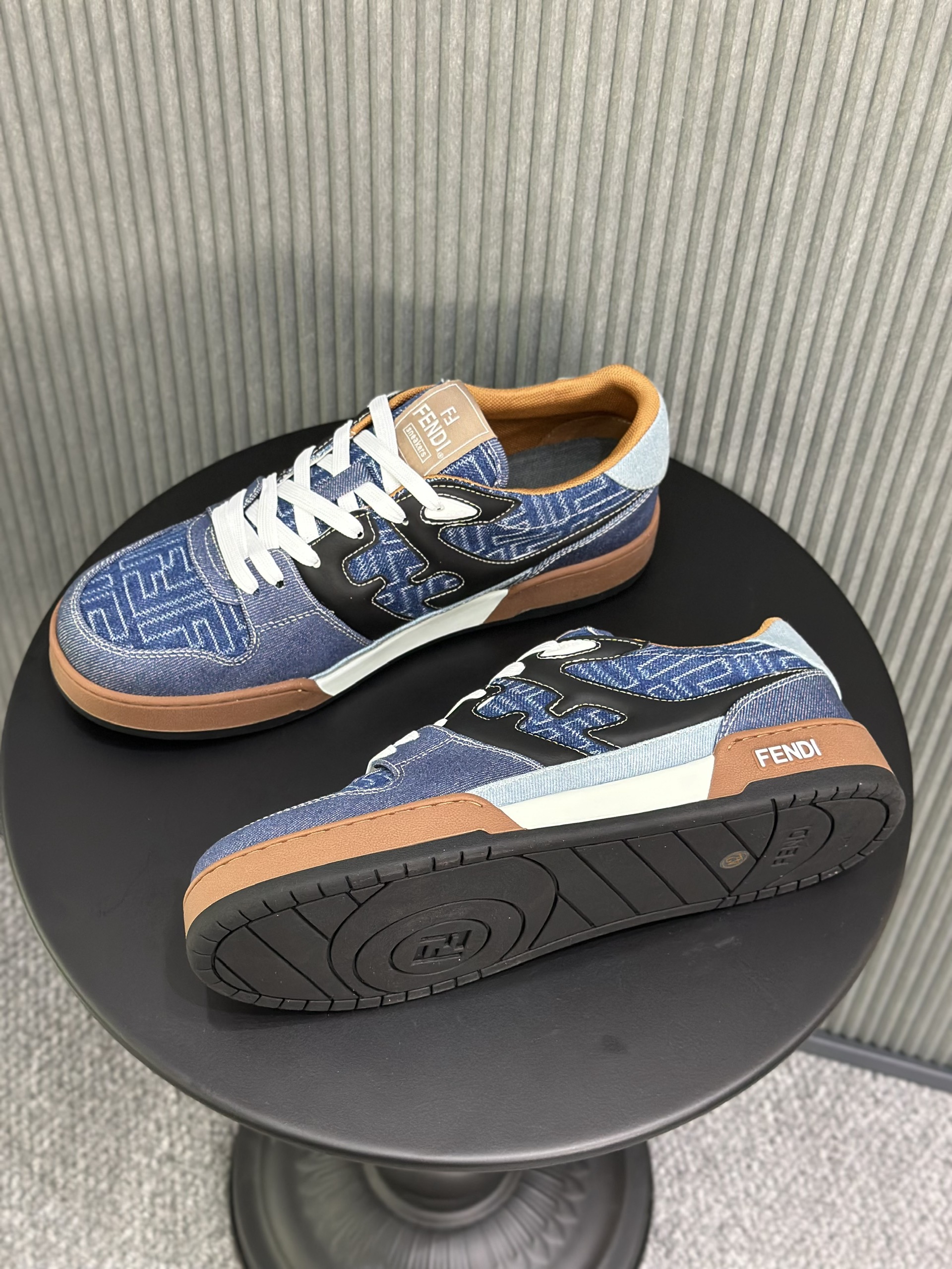 Giày sneaker Fendi Vải Xanh viền đế Nâu Like Auth 38-43 VTN