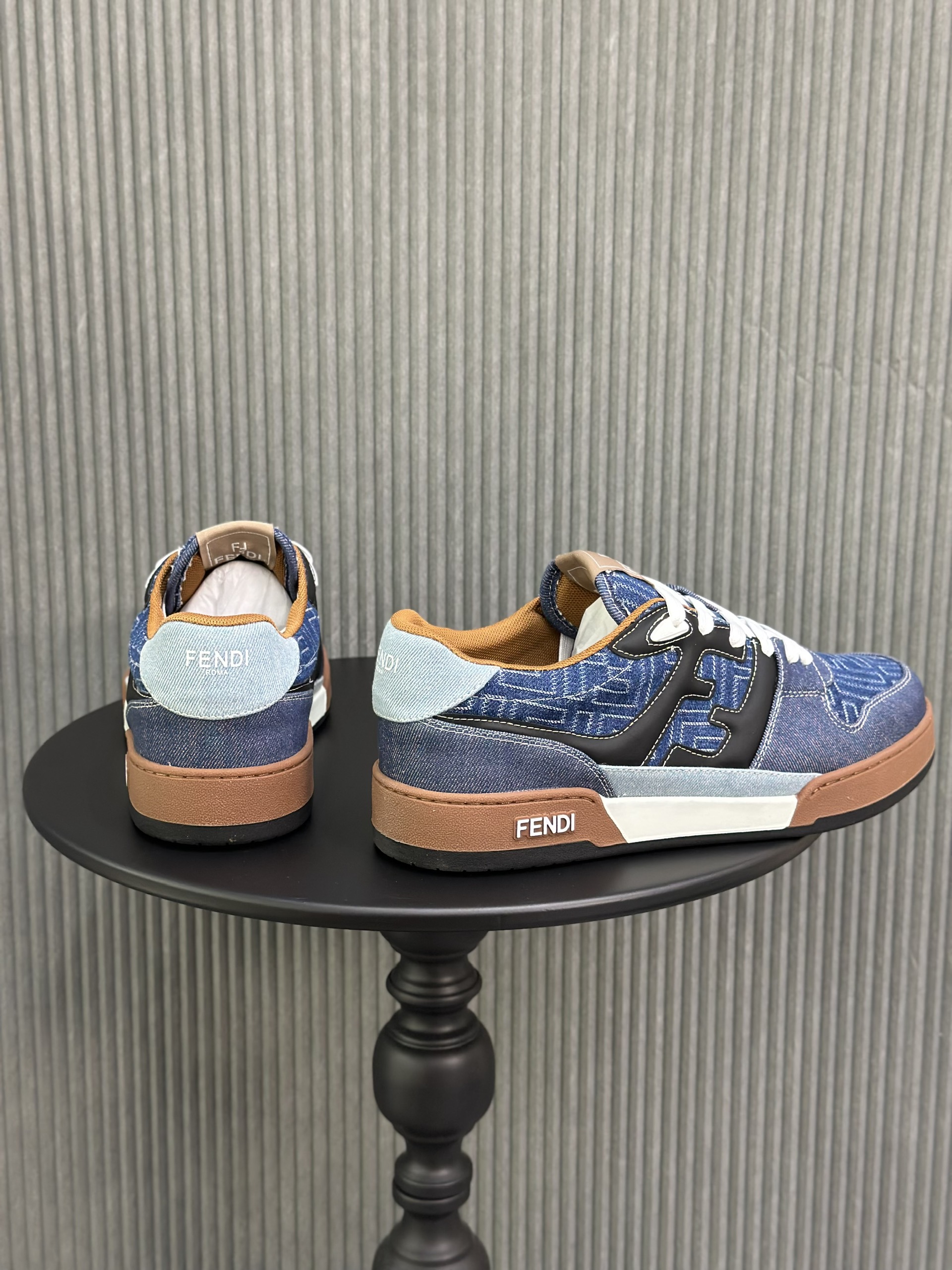 Giày sneaker Fendi Vải Xanh viền đế Nâu Like Auth 38-43 VTN