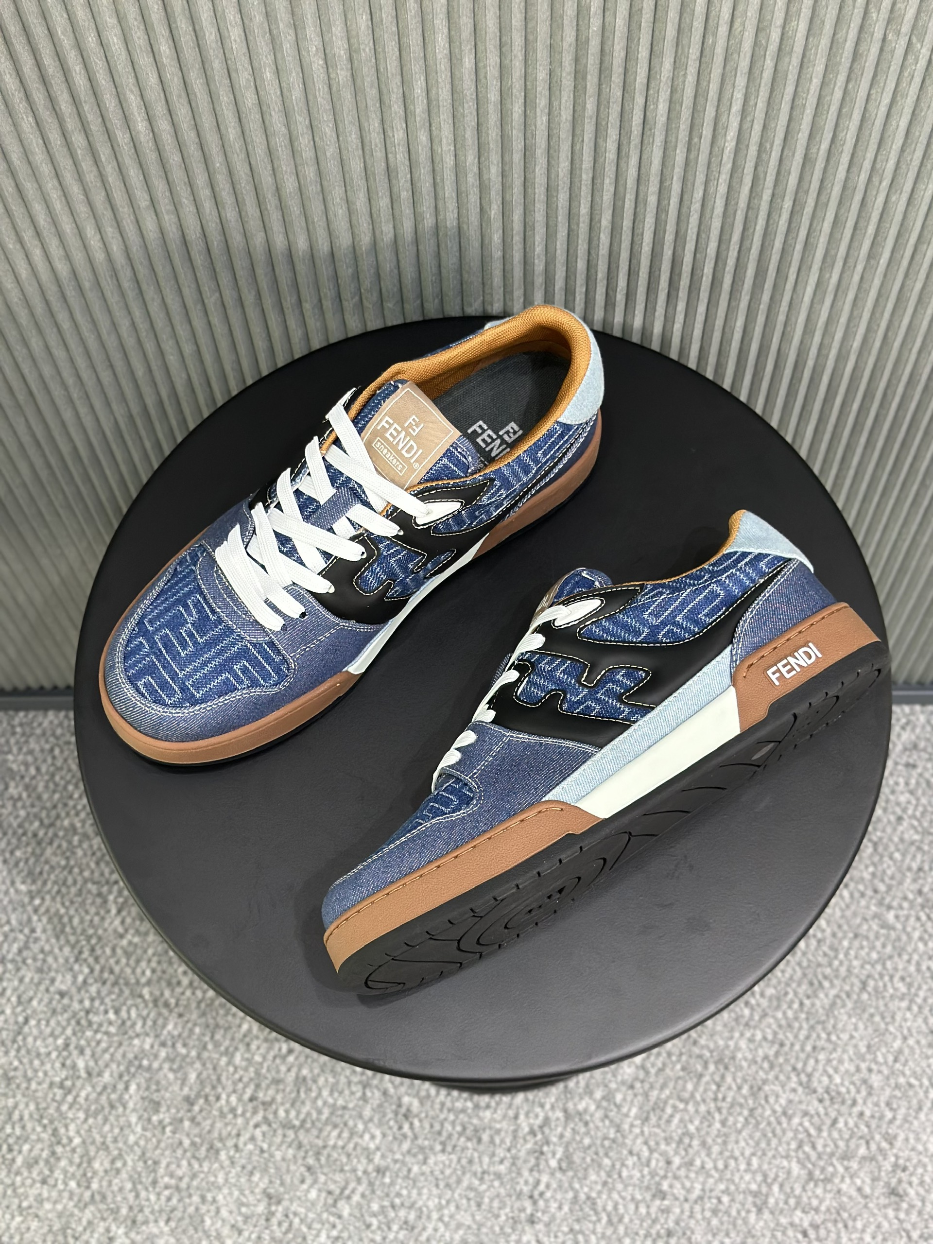 Giày sneaker Fendi Vải Xanh viền đế Nâu Like Auth 38-43 VTN