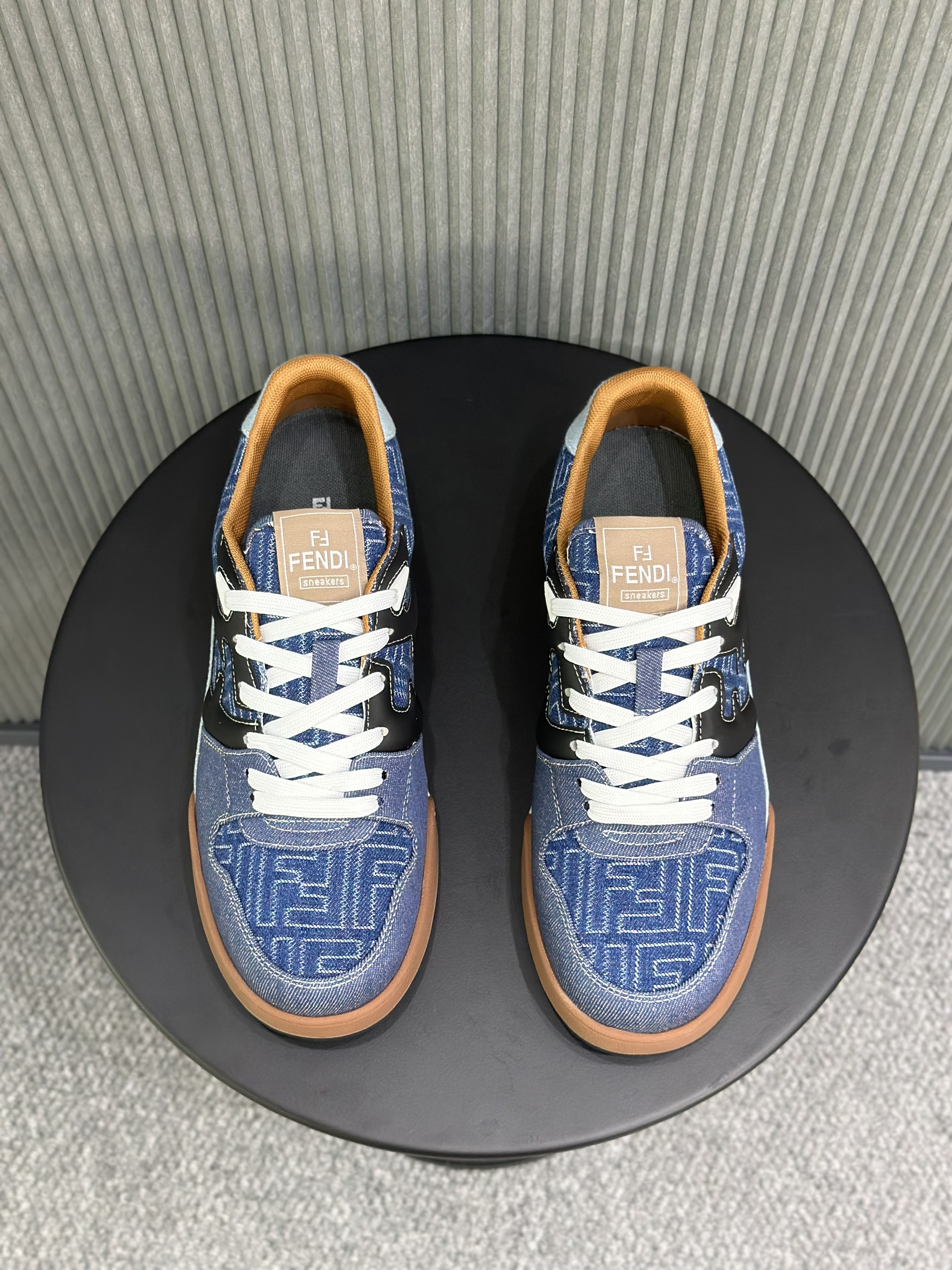 Giày sneaker Fendi Vải Xanh viền đế Nâu Like Auth 38-43 VTN